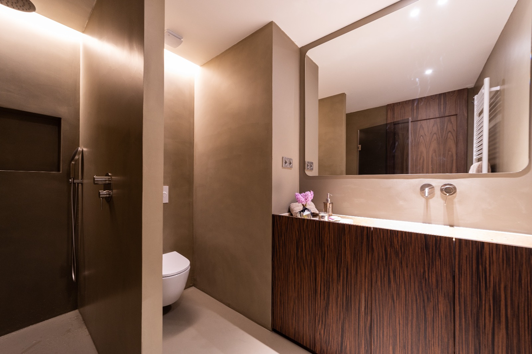  Newly renovated flat, 7th floor exterior, south-facing - 物件實景
