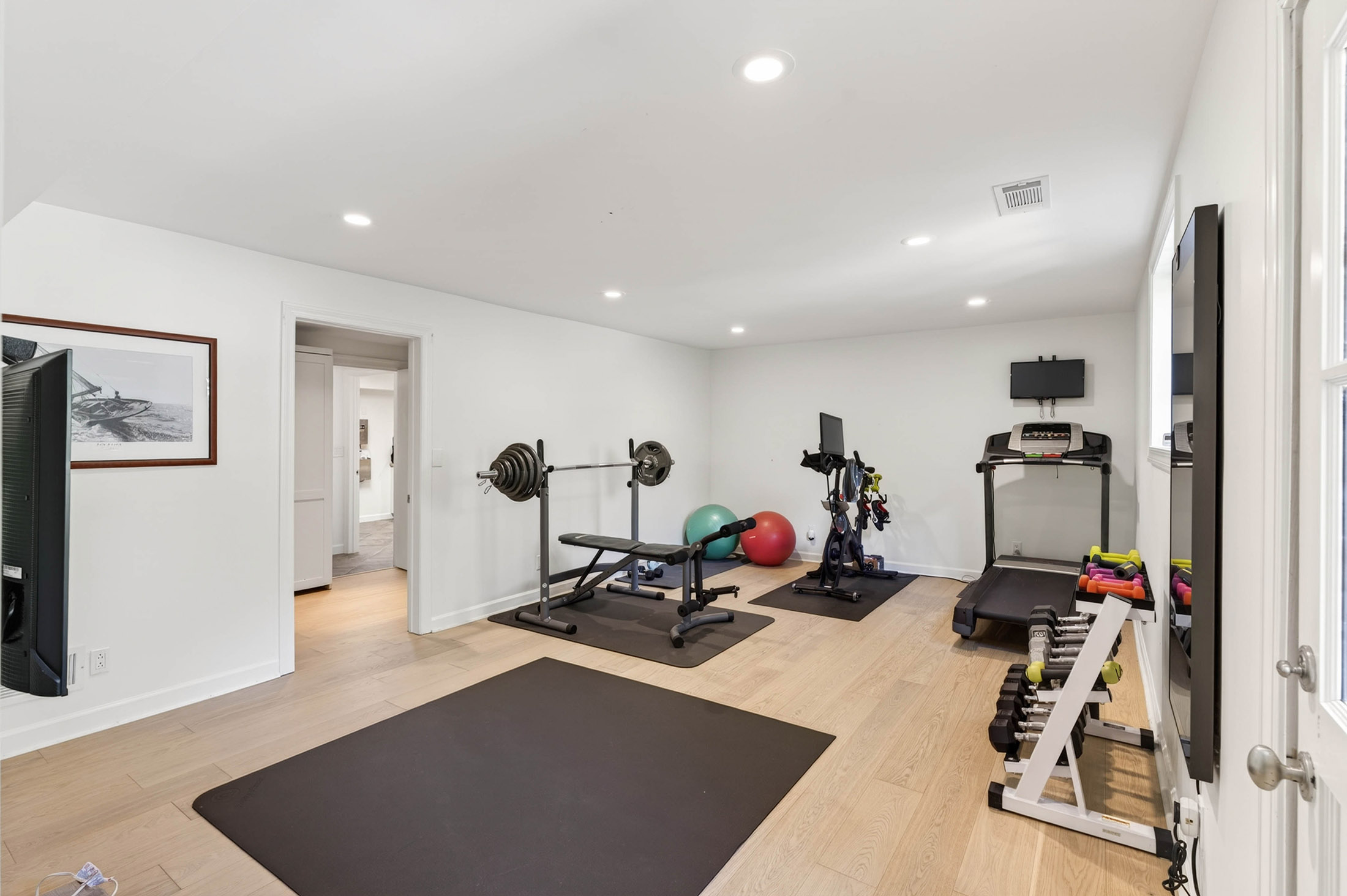  Stunning Estate with Pool Set on 1.3+/- Private Acres - 物件實景