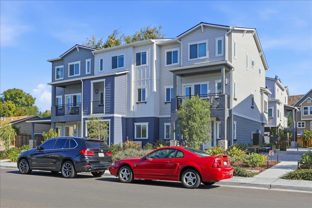 Mountain View, California, 94043, United States, 4 Bedrooms Bedrooms, ,4 BathroomsBathrooms,Residential,For Sale,1989678