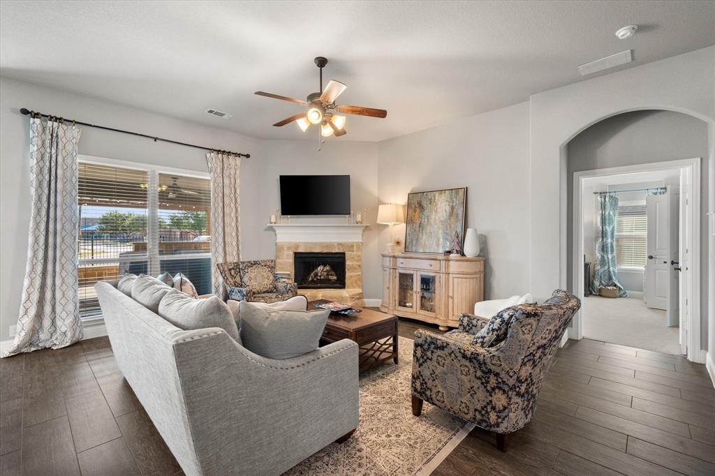 Mansfield, Texas, 76063, United States, 5 Bedrooms Bedrooms, ,3 BathroomsBathrooms,Residential,For Sale,1968843