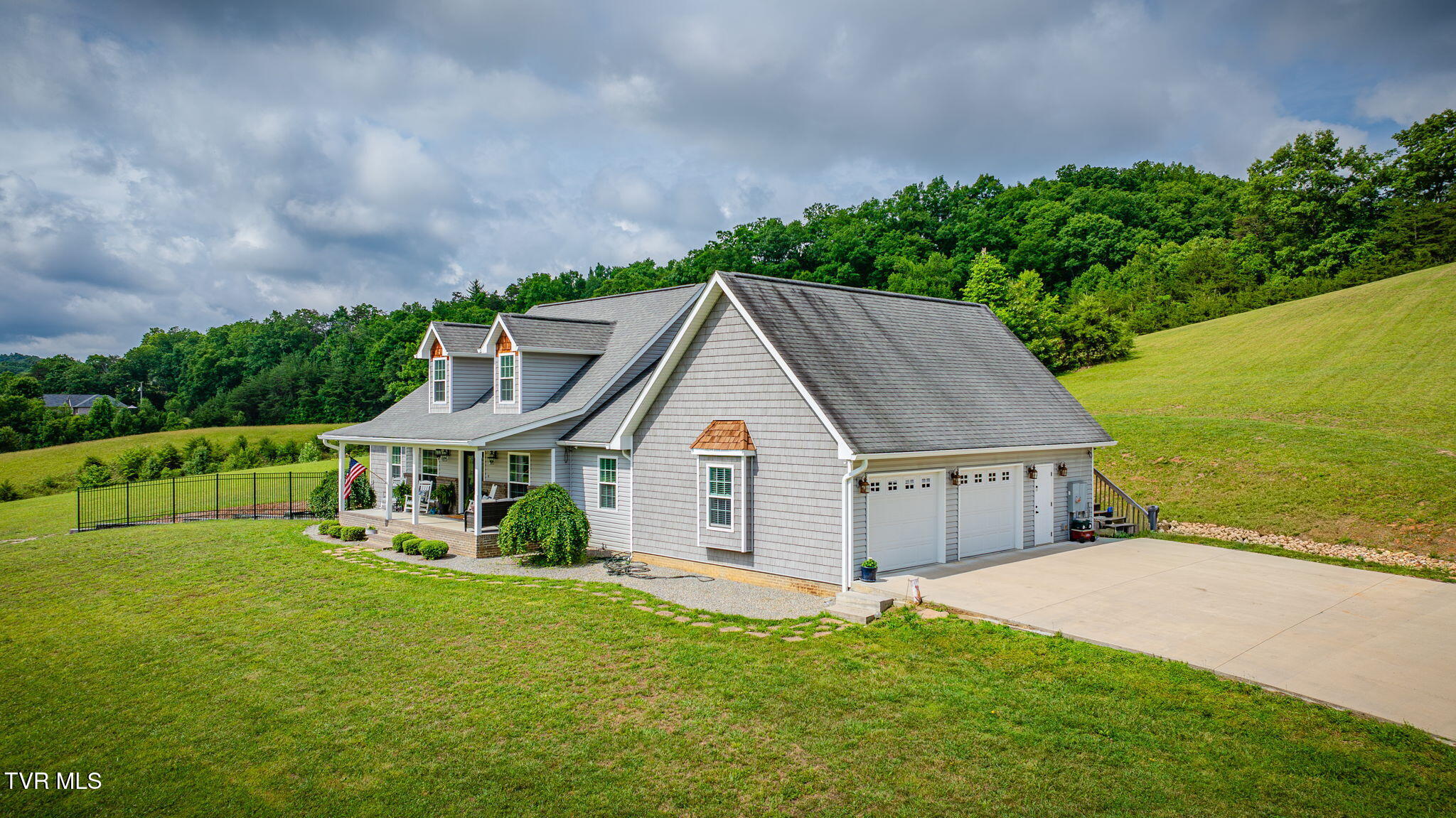 Bluff City, Tennessee, 37618, United States, 3 Bedrooms Bedrooms, ,4 BathroomsBathrooms,Residential,For Sale,2048525