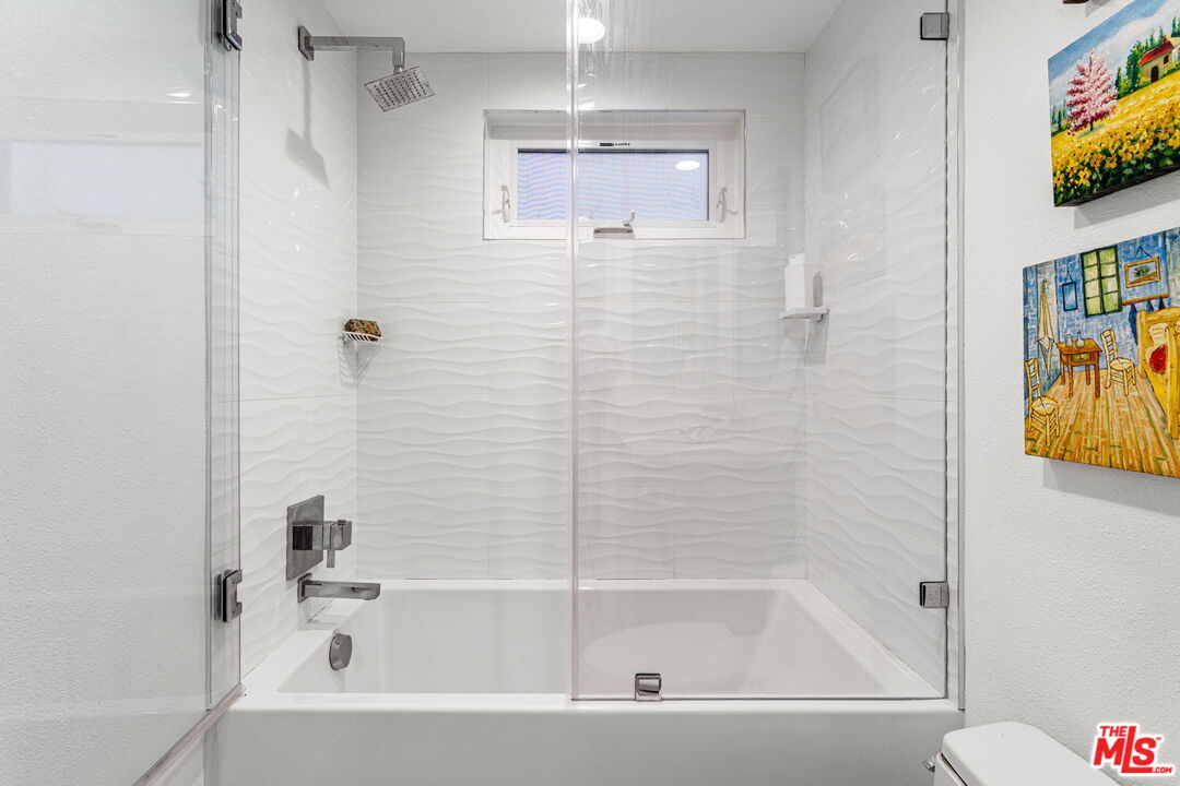 Los Angeles, California, 90049, United States, 2 Bedrooms Bedrooms, ,3 BathroomsBathrooms,Residential,For Sale,2003459