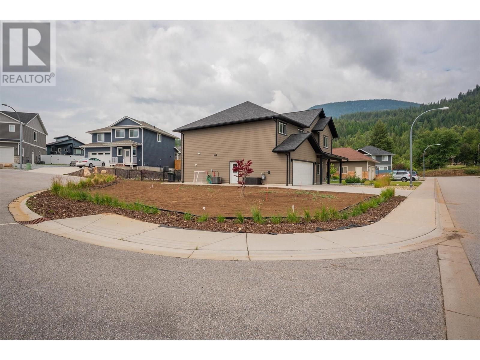 CASTLEGAR, British Columbia, V1N 4X9, CA, 5 Bedrooms Bedrooms, ,2 BathroomsBathrooms,Residential,For Sale,1913698
