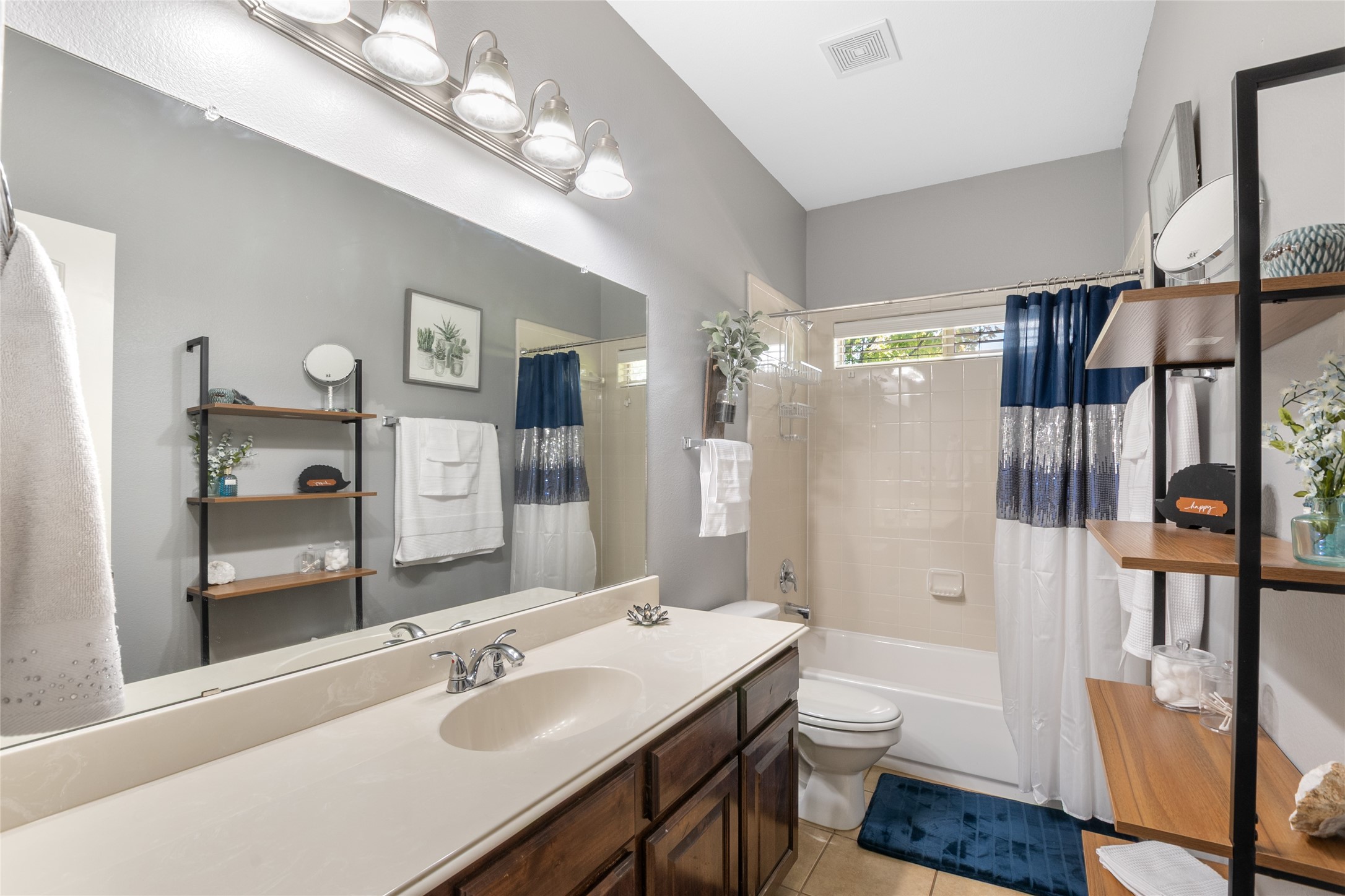 Rockwall, Texas, 75087, United States, 4 Bedrooms Bedrooms, ,3 BathroomsBathrooms,Residential,For Sale,1963763