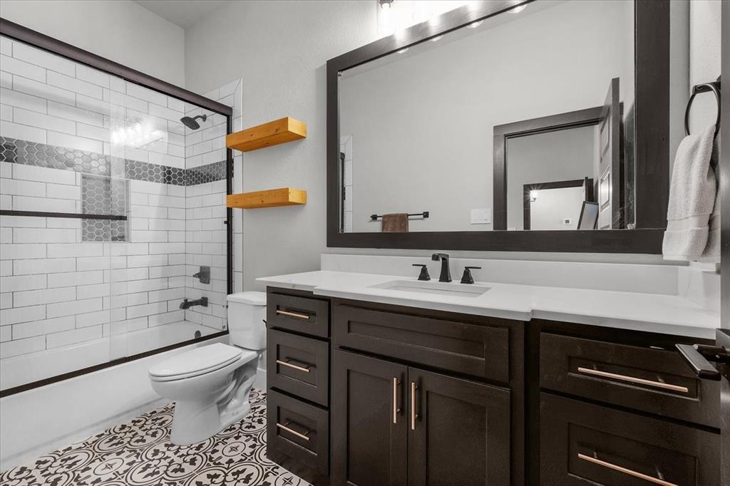 Weatherford, Texas, 76088, United States, 4 Bedrooms Bedrooms, ,4 BathroomsBathrooms,Residential,For Sale,1975341