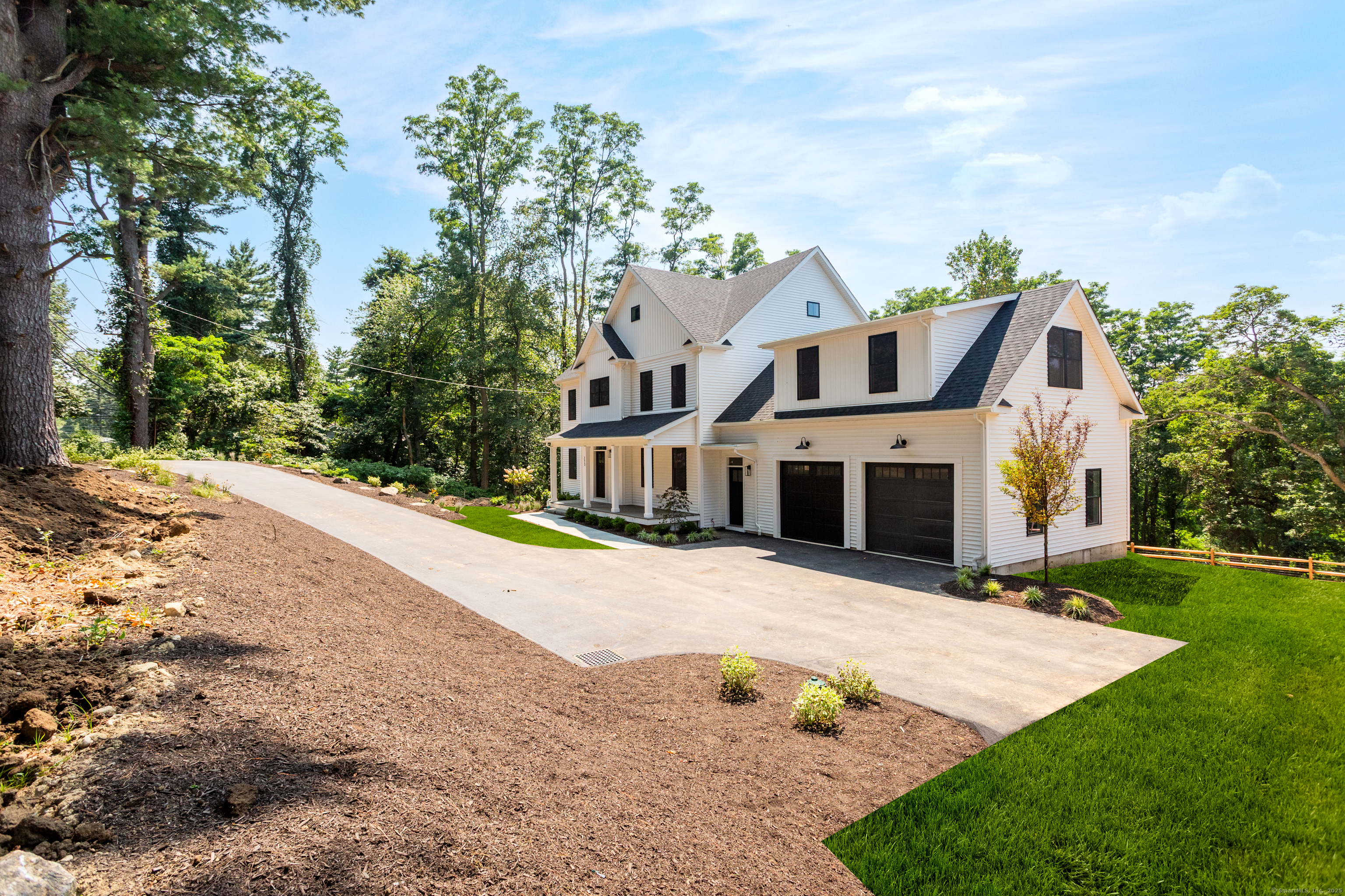 Stratford, Connecticut, 06614, United States, 4 Bedrooms Bedrooms, ,3 BathroomsBathrooms,Residential,For Sale,1906803