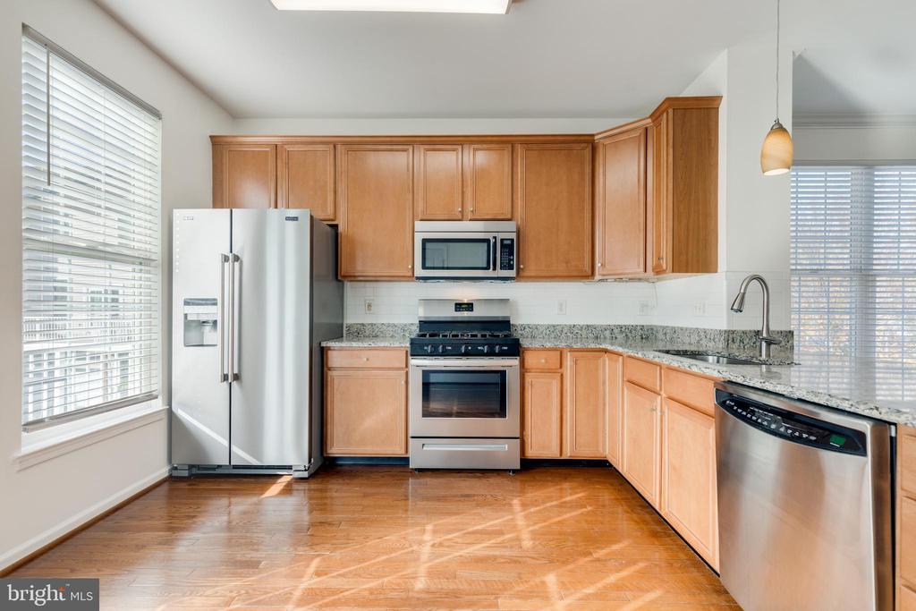 Chantilly, Virginia, 20152, United States, 4 Bedrooms Bedrooms, ,3 BathroomsBathrooms,Residential,For Sale,1988850