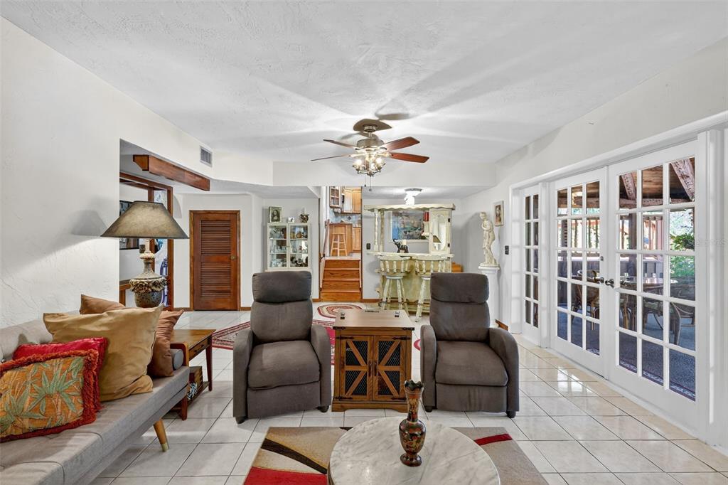 Seminole, Florida, 33776, United States, 3 Bedrooms Bedrooms, ,3 BathroomsBathrooms,Residential,For Sale,1989407