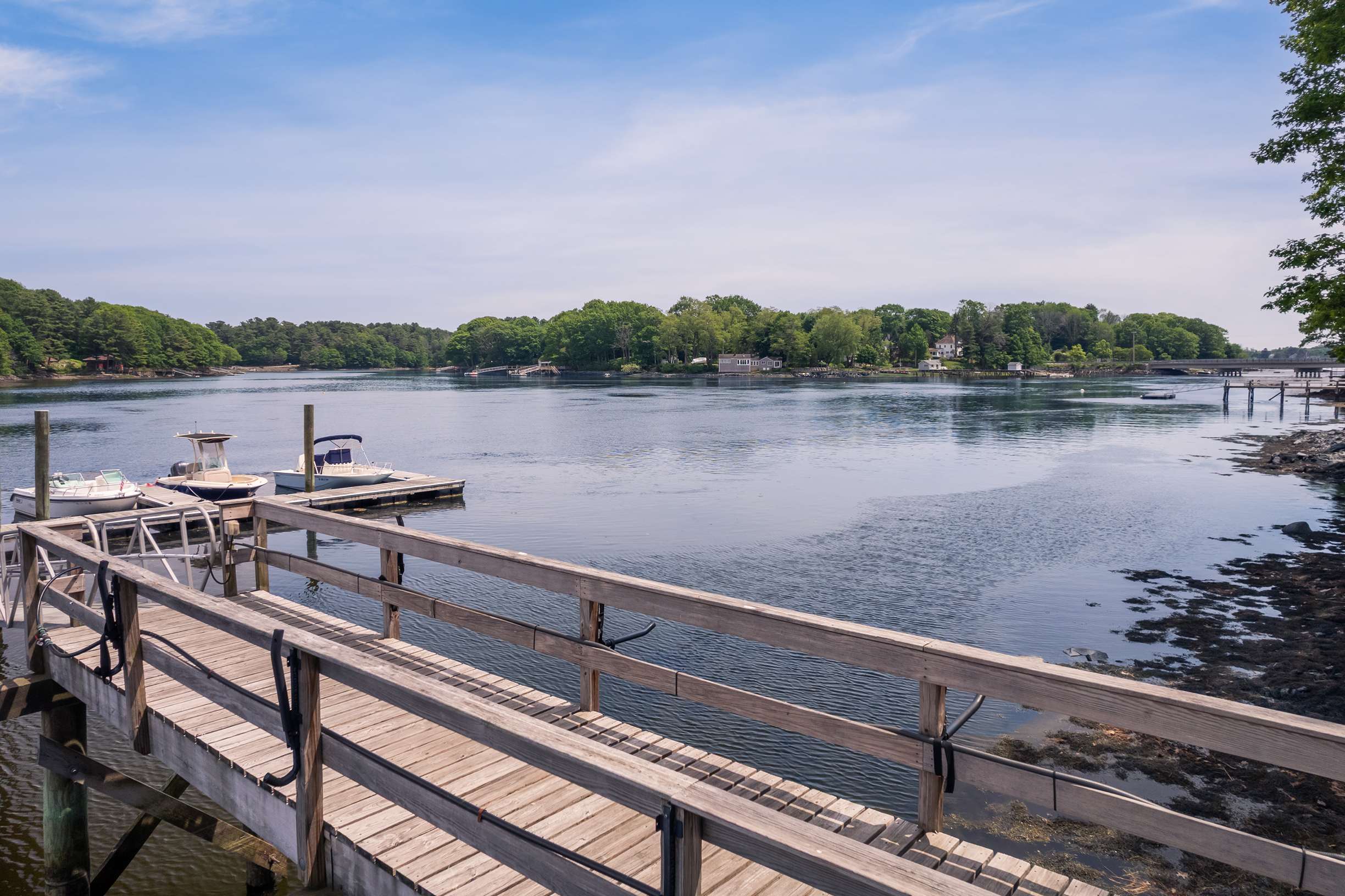  Shingle Style Colonial With Deep Water Dock Access - 物件實景