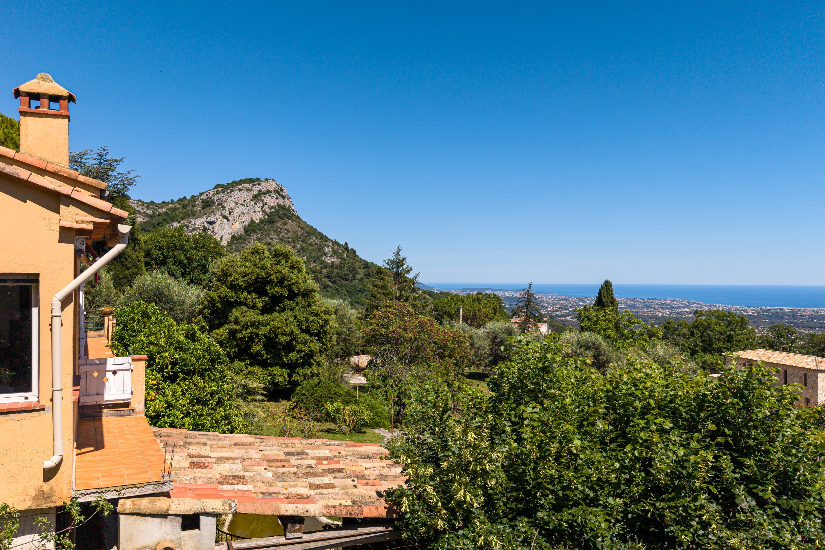  Sea view property with development potential in Vence - 物件實景