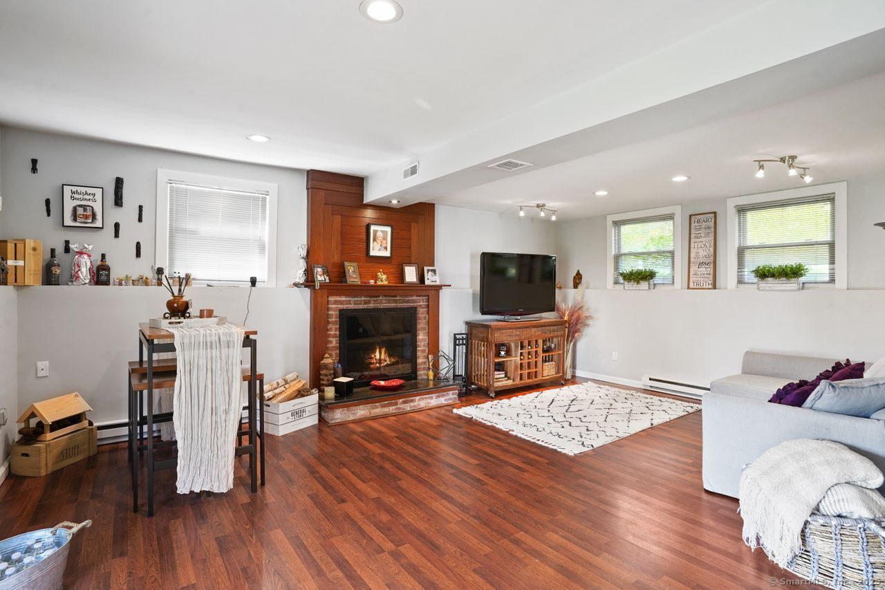 Redding, Connecticut, 06896, United States, 2 Bedrooms Bedrooms, ,1 BathroomBathrooms,Residential,For Sale,1920127