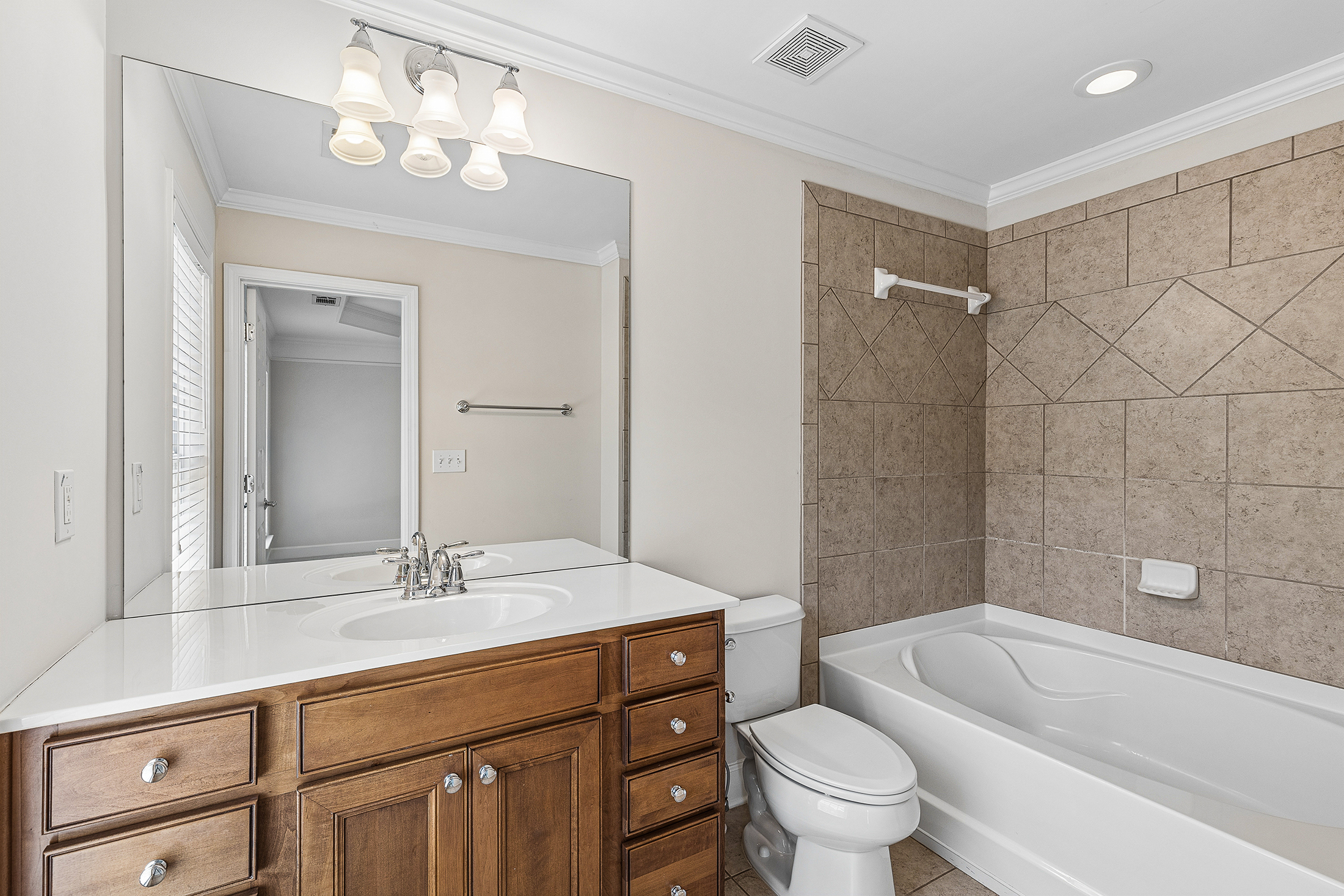  Impeccably Maintained End Unit Townhome in an Exceptional Smyrna Location - 物件實景