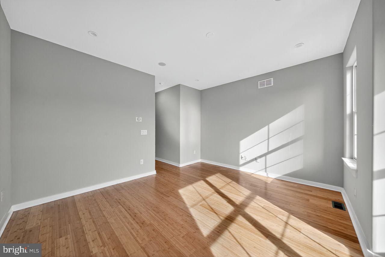 Philadelphia, Pennsylvania, 19146, United States, 4 Bedrooms Bedrooms, ,3 BathroomsBathrooms,Residential,For Sale,1960964