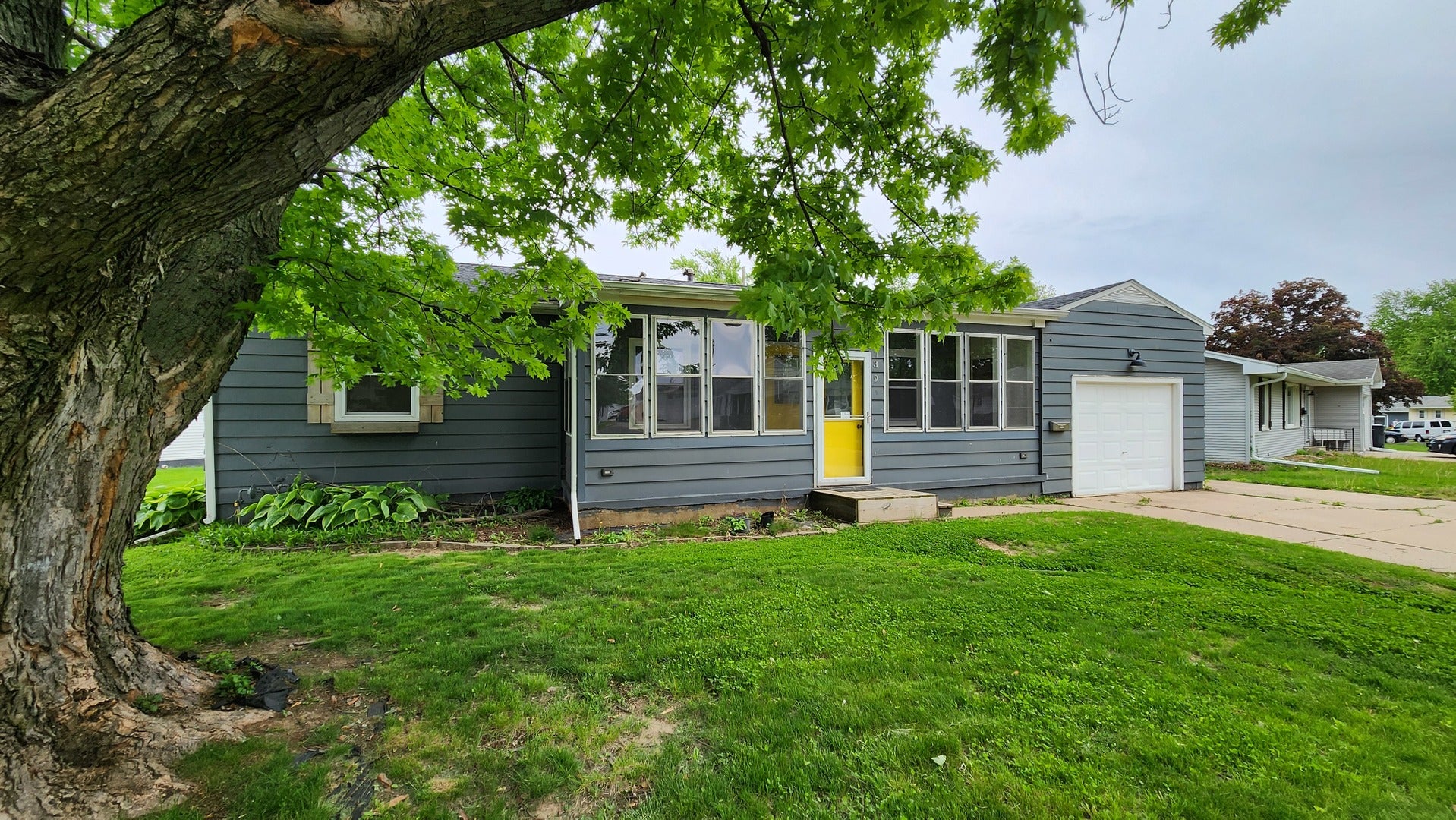 Highview Dr, Clinton, IA 52732