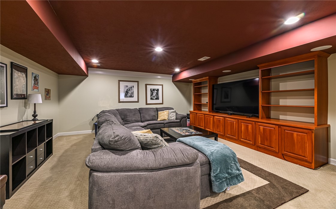 Adams Twp, Pennsylvania, 16046, United States, 4 Bedrooms Bedrooms, ,4 BathroomsBathrooms,Residential,For Sale,1827880