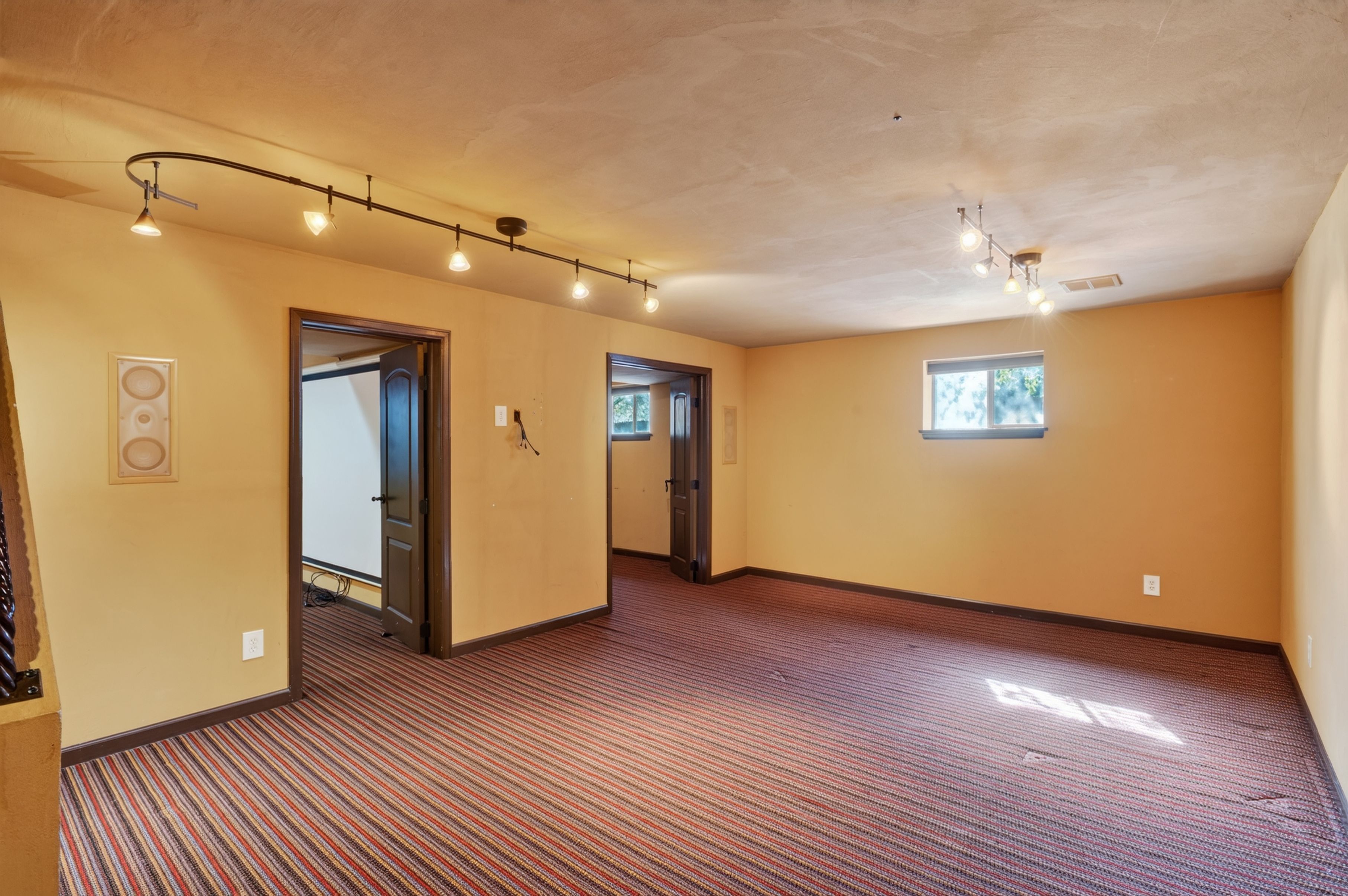  Unique Kitchen & Vaulted Beamed Room Near Cherry Creek State Park Retreat - 物件實景