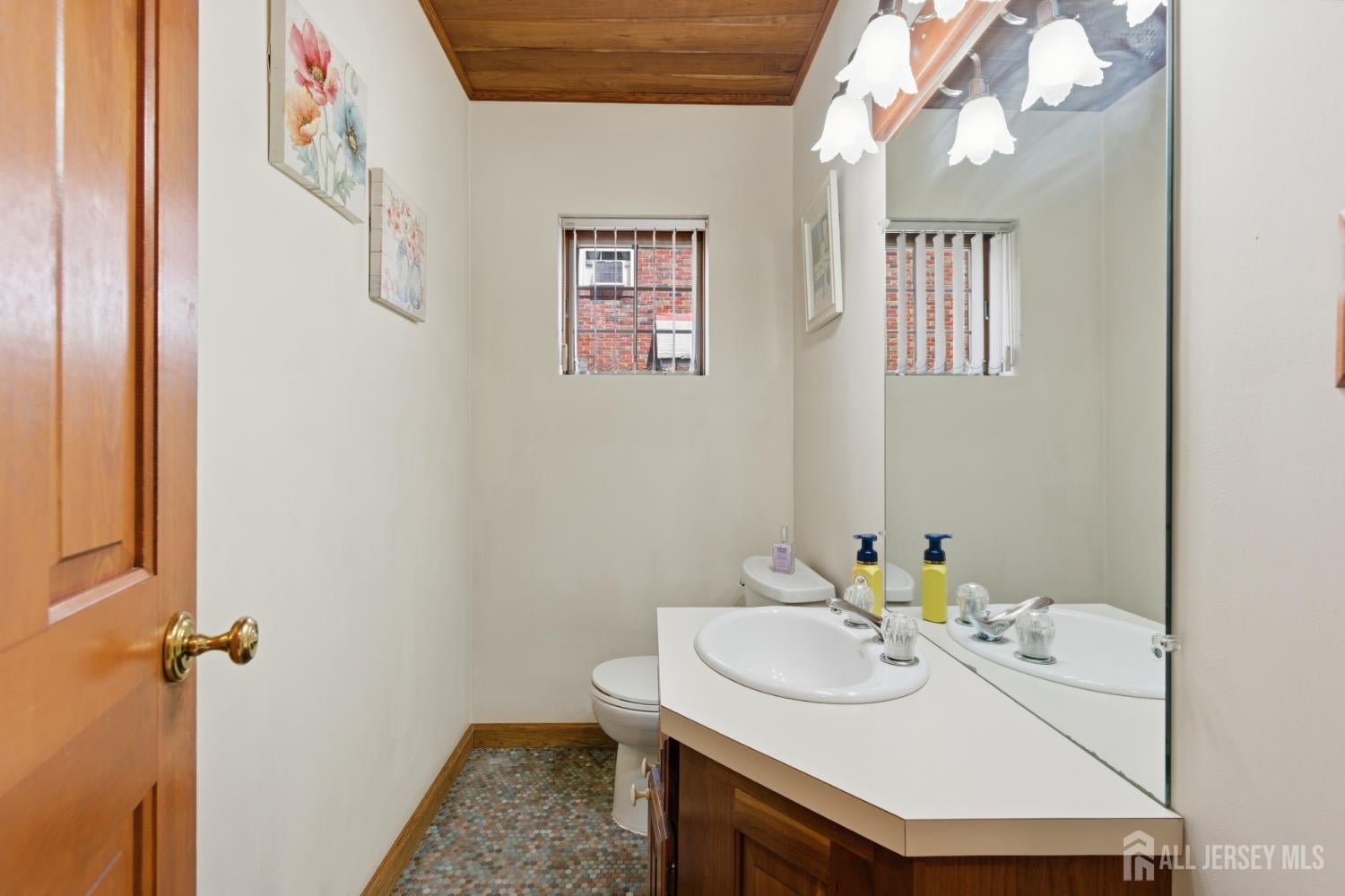 South Amboy, New Jersey, 08879, United States, 3 Bedrooms Bedrooms, ,3 BathroomsBathrooms,Residential,For Sale,2049117