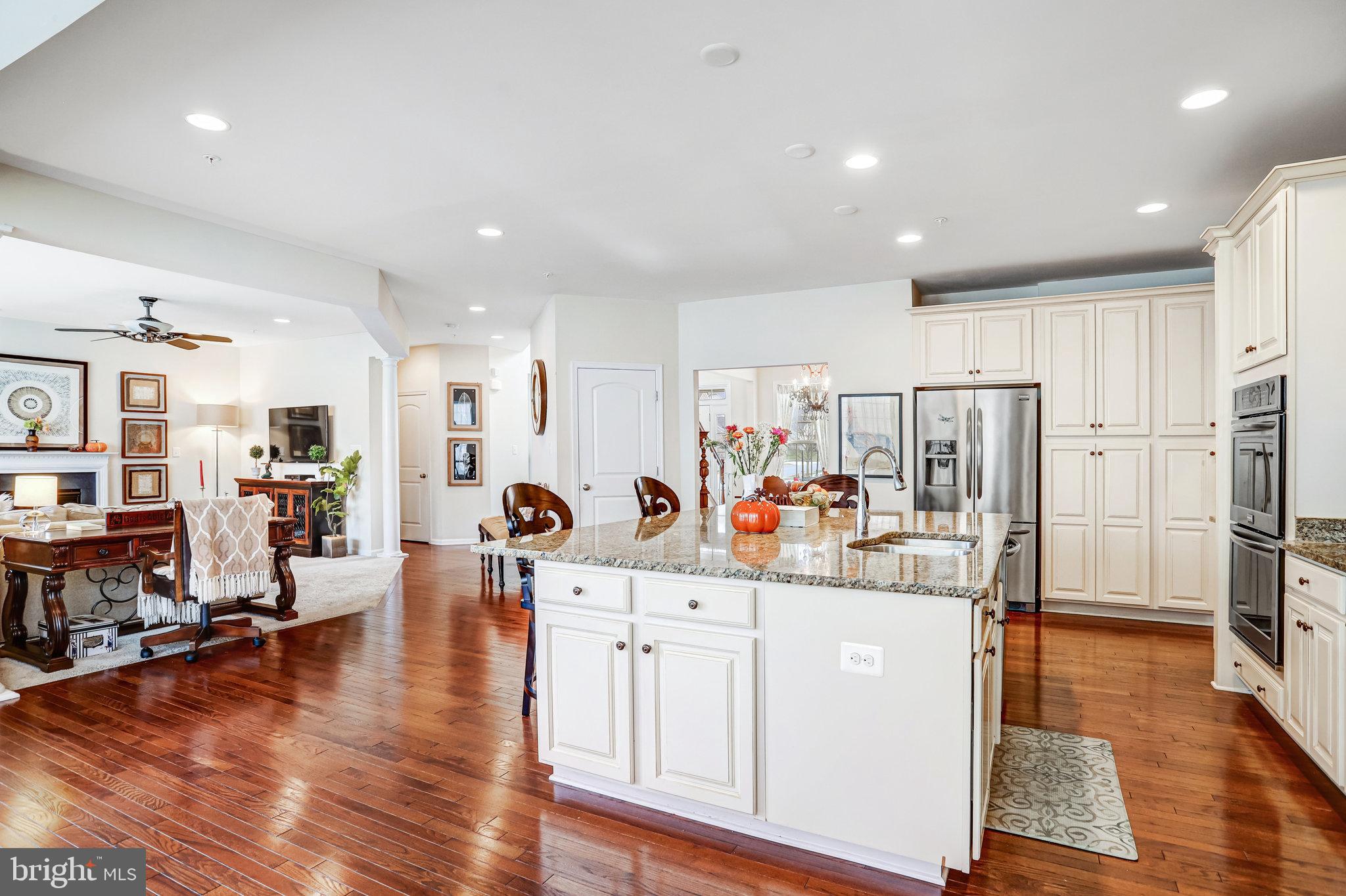 Lanham, Maryland, 20706, United States, 6 Bedrooms Bedrooms, ,5 BathroomsBathrooms,Residential,For Sale,2002849