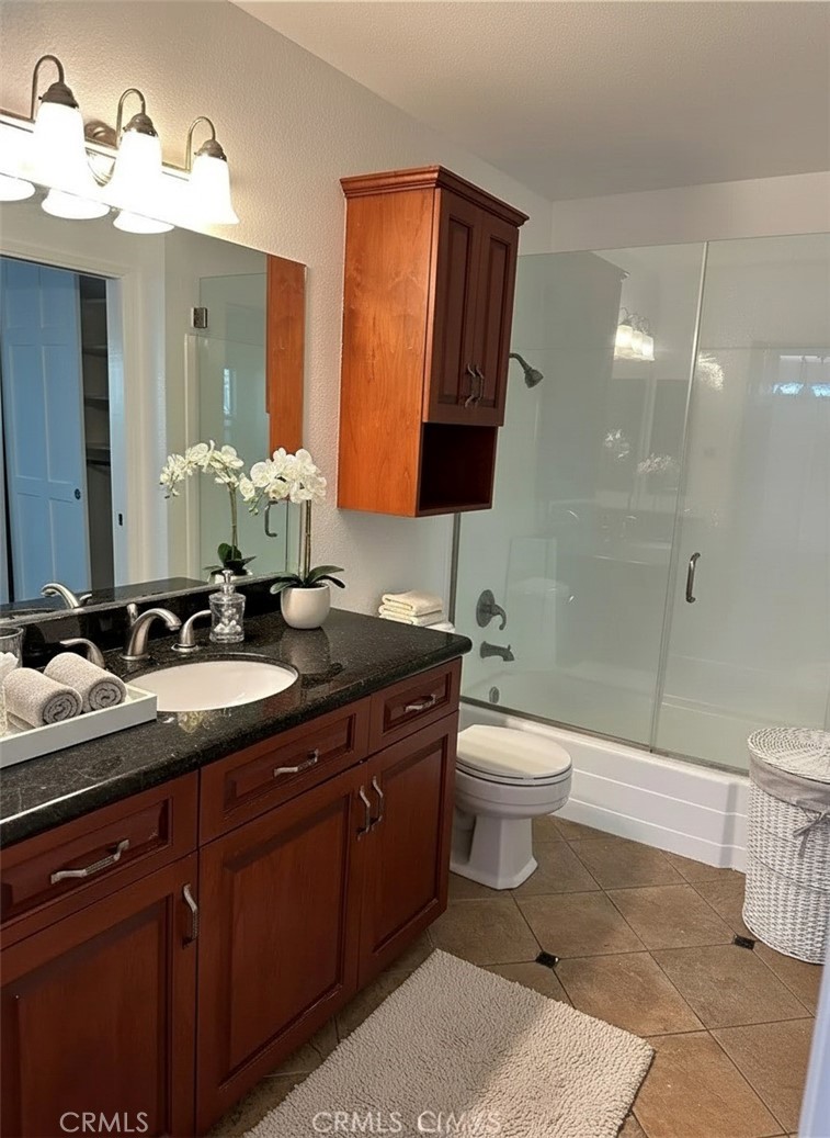 Canoga Park, California, 91303, United States, 2 Bedrooms Bedrooms, ,1 BathroomBathrooms,Residential,For Sale,1995813