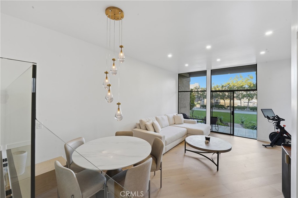 Long Beach, California, 90803, United States, 1 Bedroom Bedrooms, ,1 BathroomBathrooms,Residential,For Sale,2003113