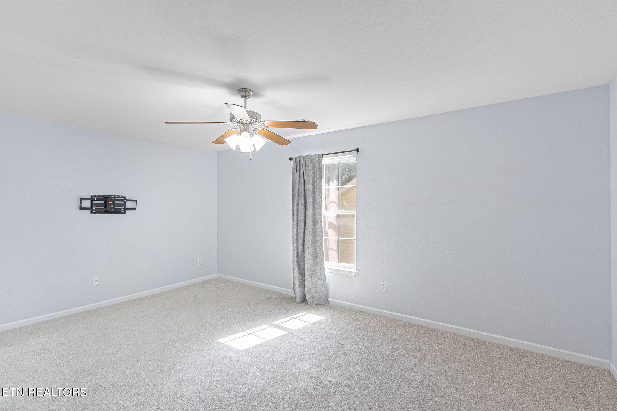 Knoxville, Tennessee, 37932, United States, 4 Bedrooms Bedrooms, ,4 BathroomsBathrooms,Residential,For Sale,1975701