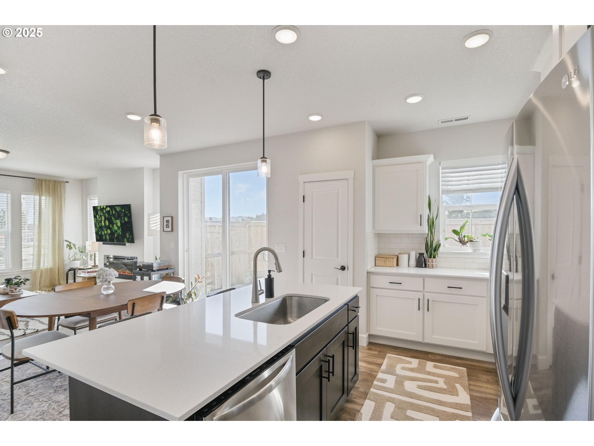 Hillsboro, Oregon, 97123, United States, 3 Bedrooms Bedrooms, ,2 BathroomsBathrooms,Residential,For Sale,1967879