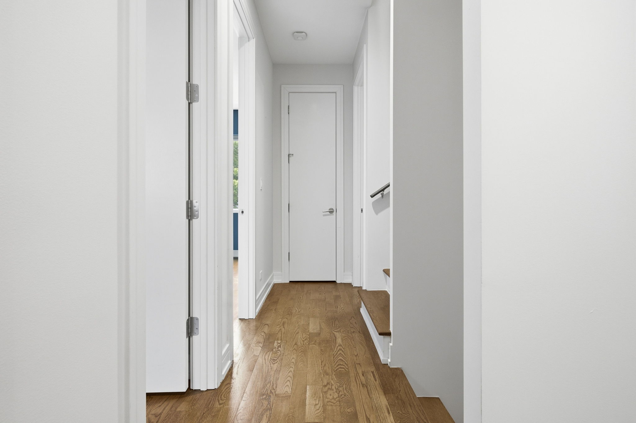  Welcome to This Stunning Three-Story Townhome - 物件實景