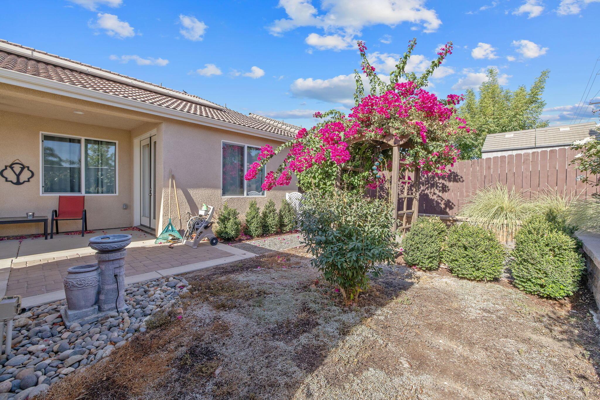 Visalia, California, 93291, United States, 4 Bedrooms Bedrooms, ,2 BathroomsBathrooms,Residential,For Sale,1927793