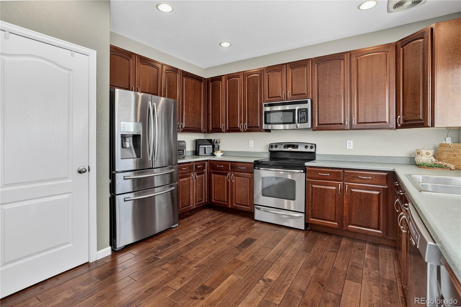 Aurora, Colorado, 80018, United States, 3 Bedrooms Bedrooms, ,3 BathroomsBathrooms,Residential,For Sale,1926277