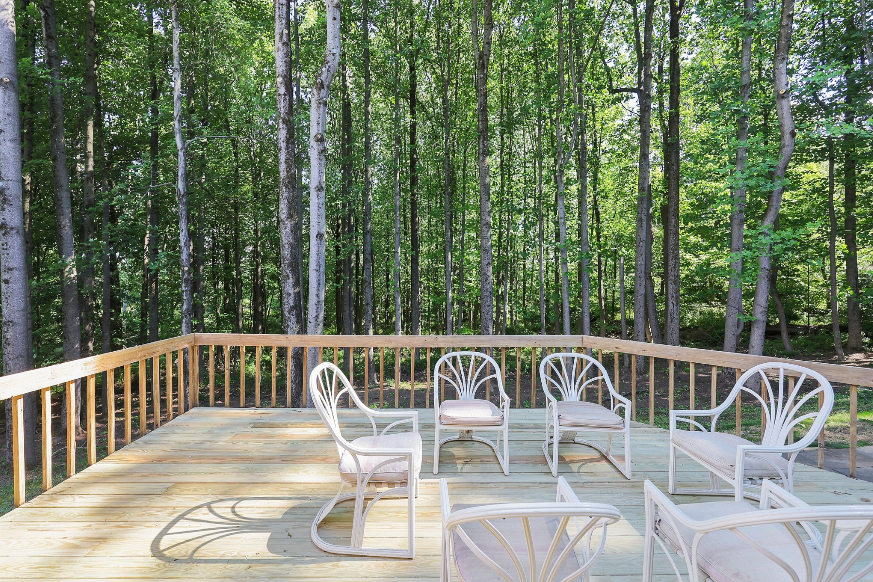  Spacious Living, Thoughtful Updates and Desirable Location - 物件實景