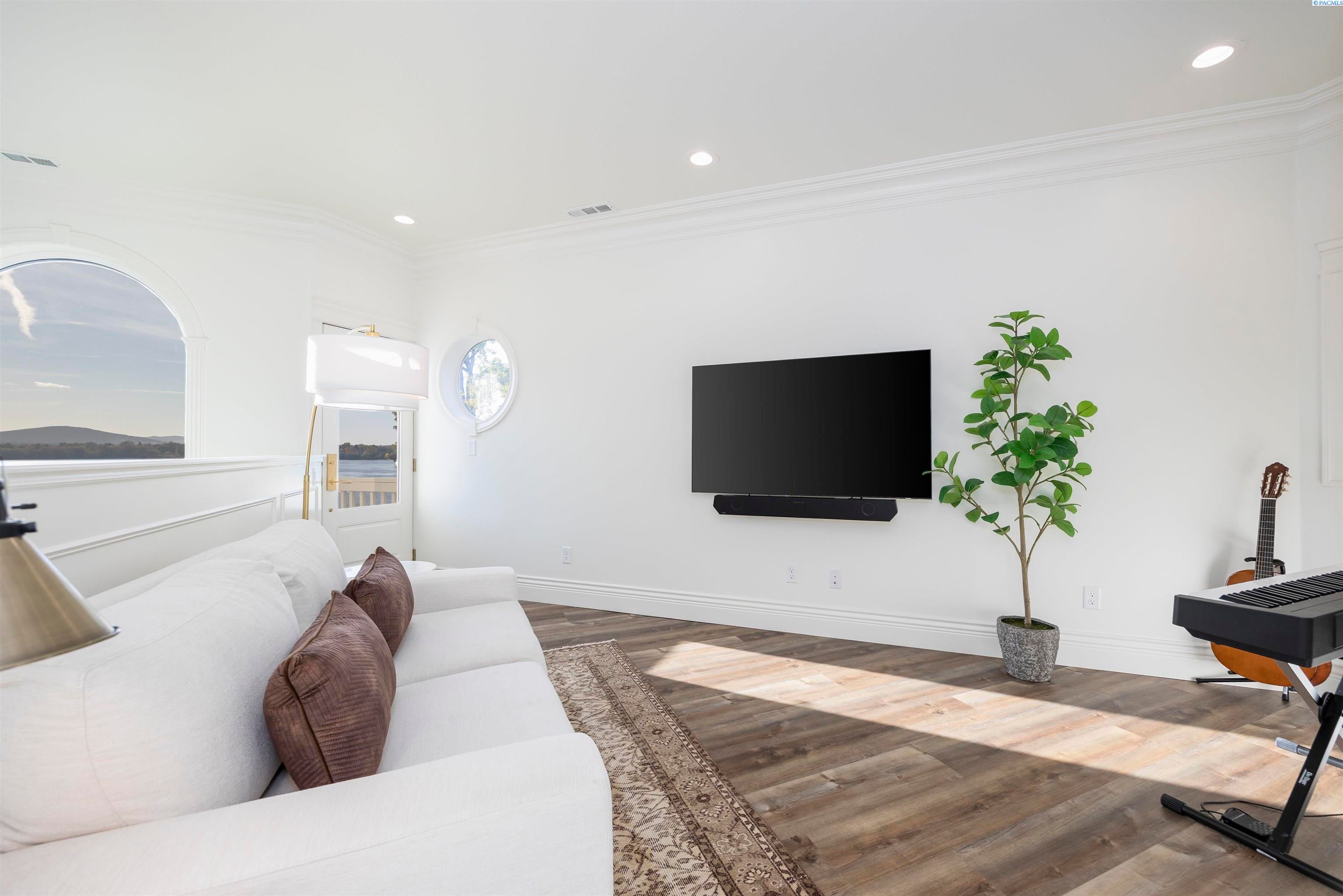 Pasco, Washington, 99301, United States, 4 Bedrooms Bedrooms, ,4 BathroomsBathrooms,Residential,For Sale,1974870