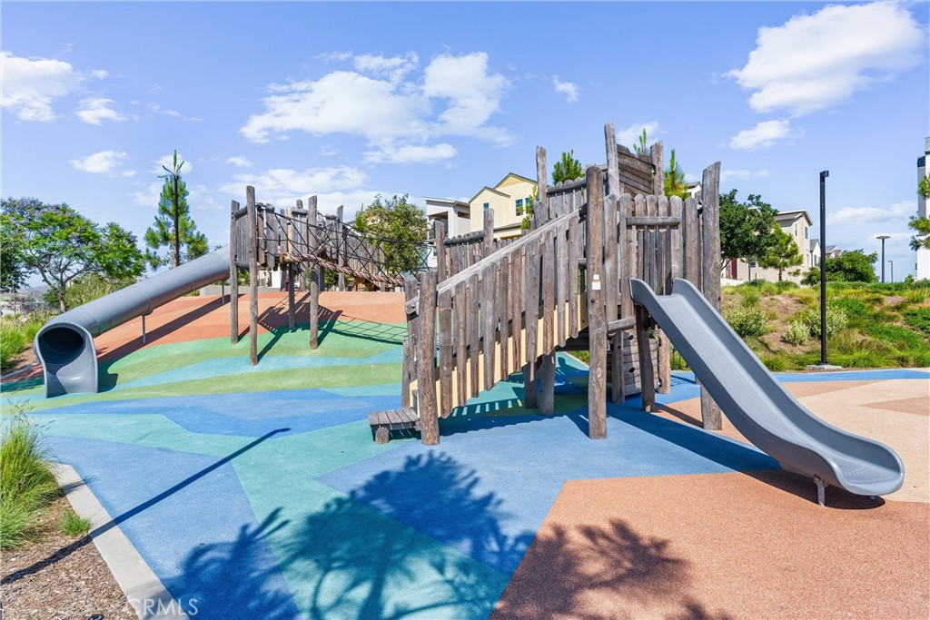 Irvine, California, 92618, United States, 2 Bedrooms Bedrooms, ,2 BathroomsBathrooms,Residential,For Sale,1988212