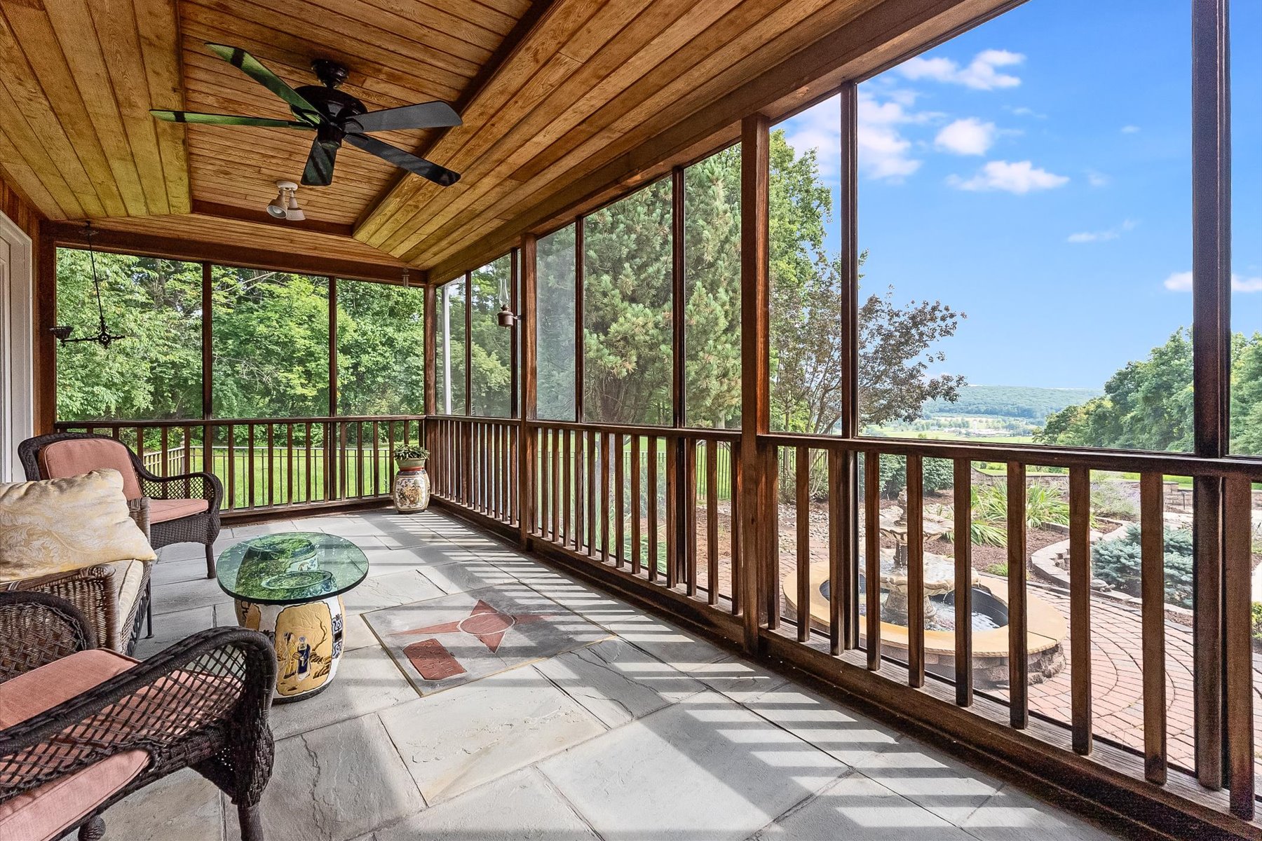  Timeless Architecure and Thoughtful Design with Expansive Valley Views - 物件實景
