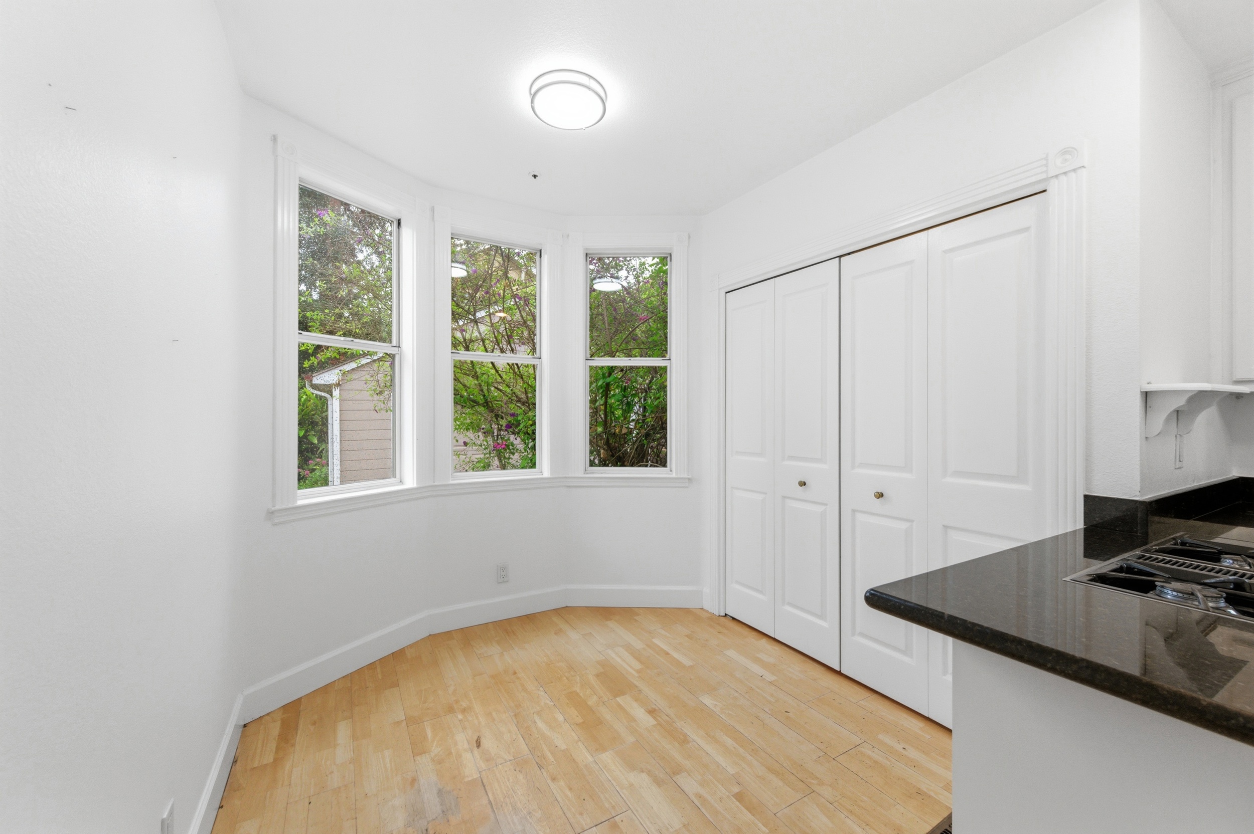  Classic Charm and Comfortable Living - 物件實景