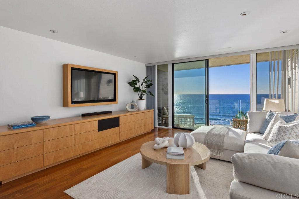 Encinitas, California, 92024, United States, 2 Bedrooms Bedrooms, ,3 BathroomsBathrooms,Residential,For Sale,1997008