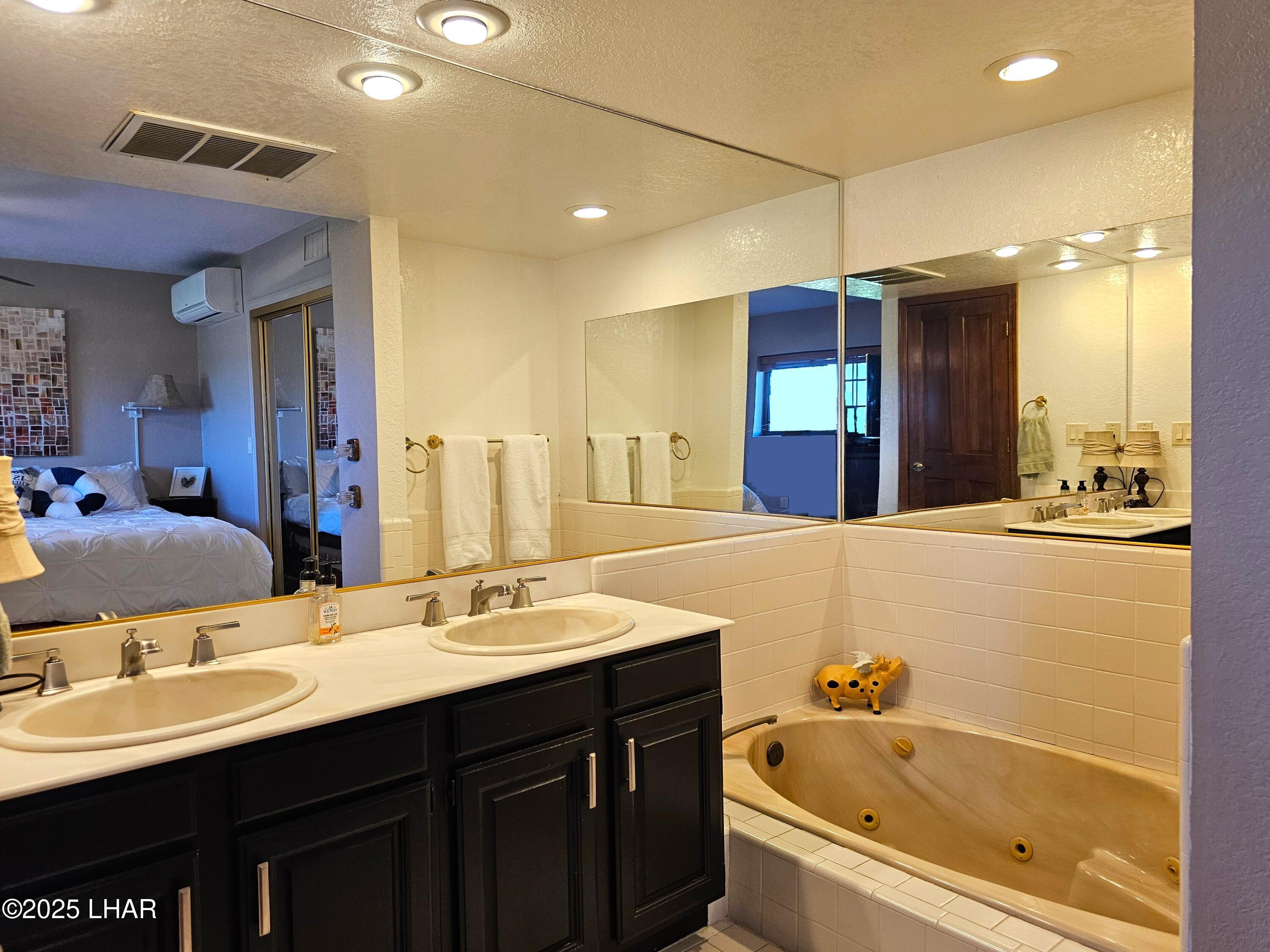 Lake Havasu City, Arizona, 86403, United States, 2 Bedrooms Bedrooms, ,3 BathroomsBathrooms,Residential,For Sale,2001999