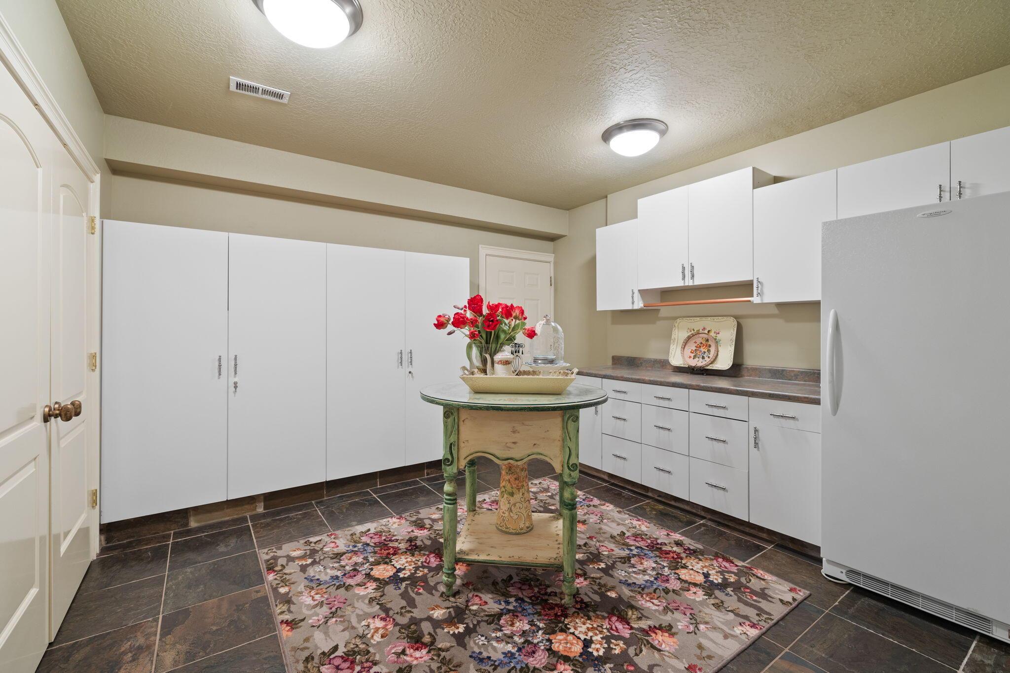 Salt Lake City, Utah, 84121, United States, 5 Bedrooms Bedrooms, ,6 BathroomsBathrooms,Residential,For Sale,1974562