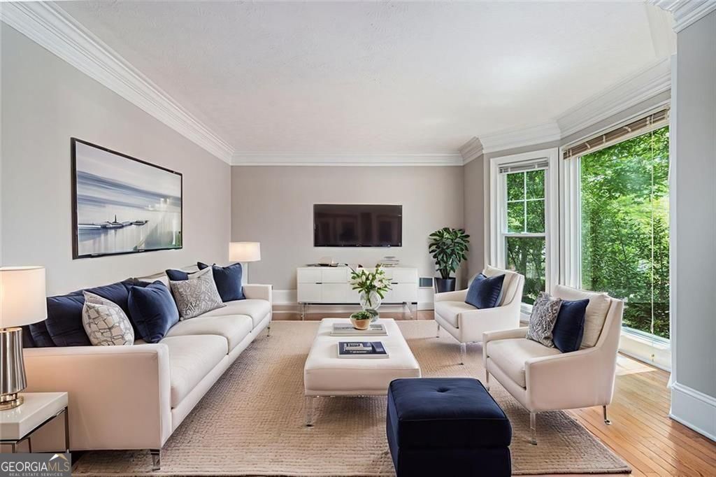 Roswell, Georgia, 30075, United States, 6 Bedrooms Bedrooms, ,4 BathroomsBathrooms,Residential,For Sale,1910371