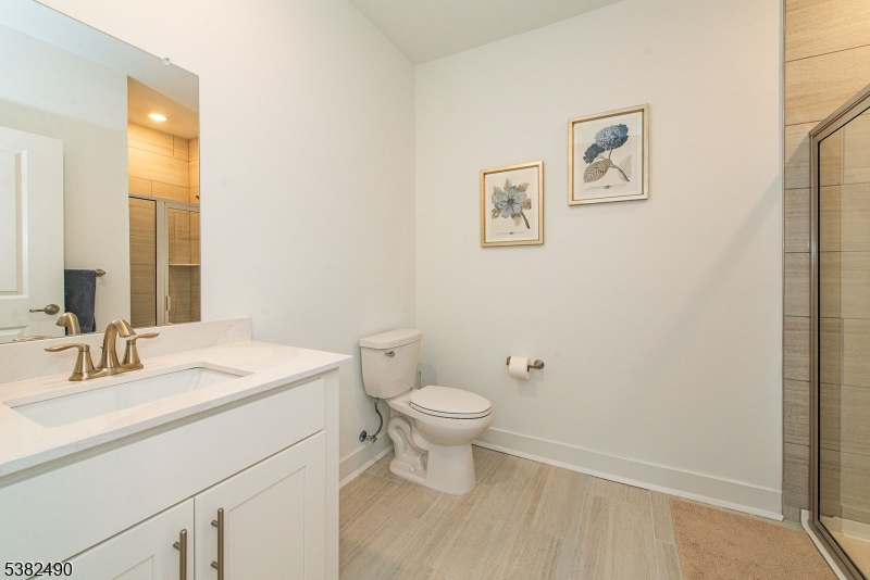 Morris Plains Boro, New Jersey, 07950, United States, 2 Bedrooms Bedrooms, ,3 BathroomsBathrooms,Residential,For Sale,1939204
