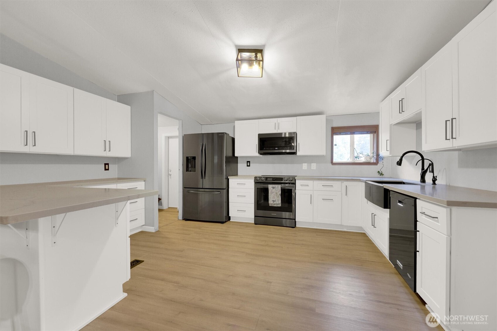 Graham, Washington, 98338, United States, 5 Bedrooms Bedrooms, ,2 BathroomsBathrooms,Residential,For Sale,1910448