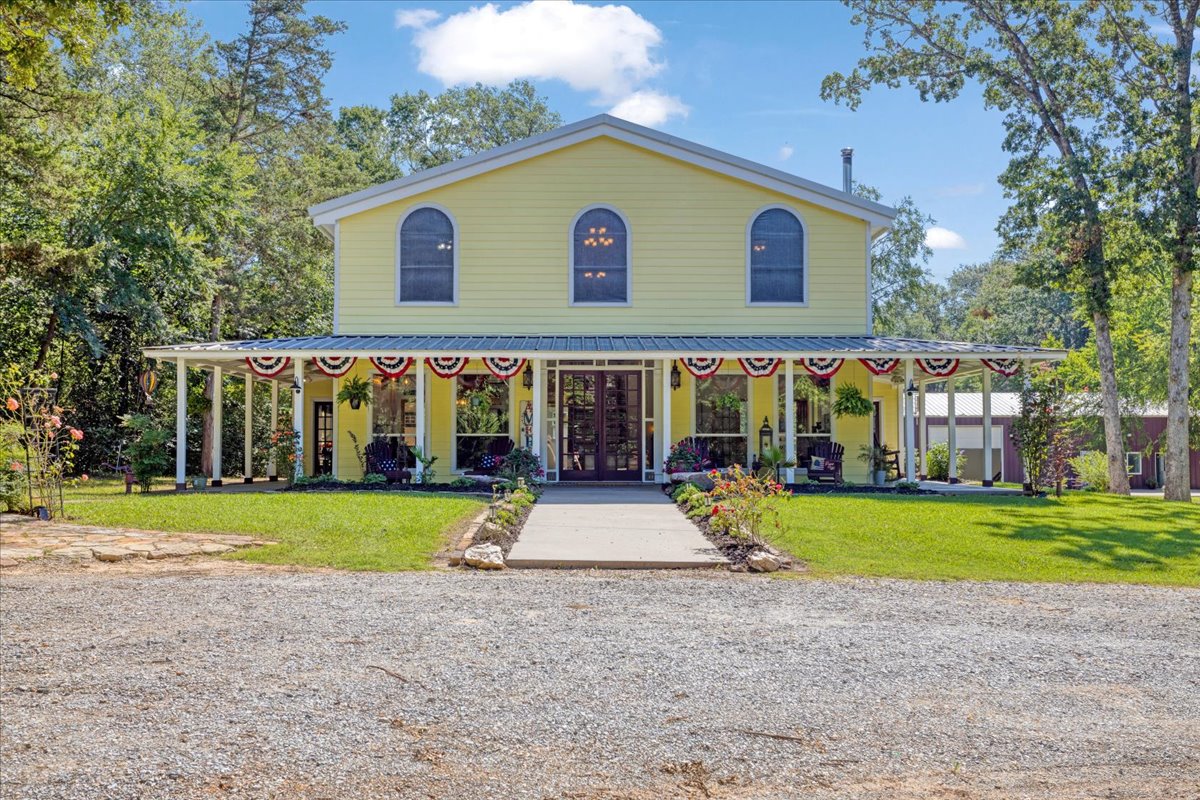 Bonham, Texas, 75418, United States, 6 Bedrooms Bedrooms, ,3 BathroomsBathrooms,Residential,For Sale,1983606