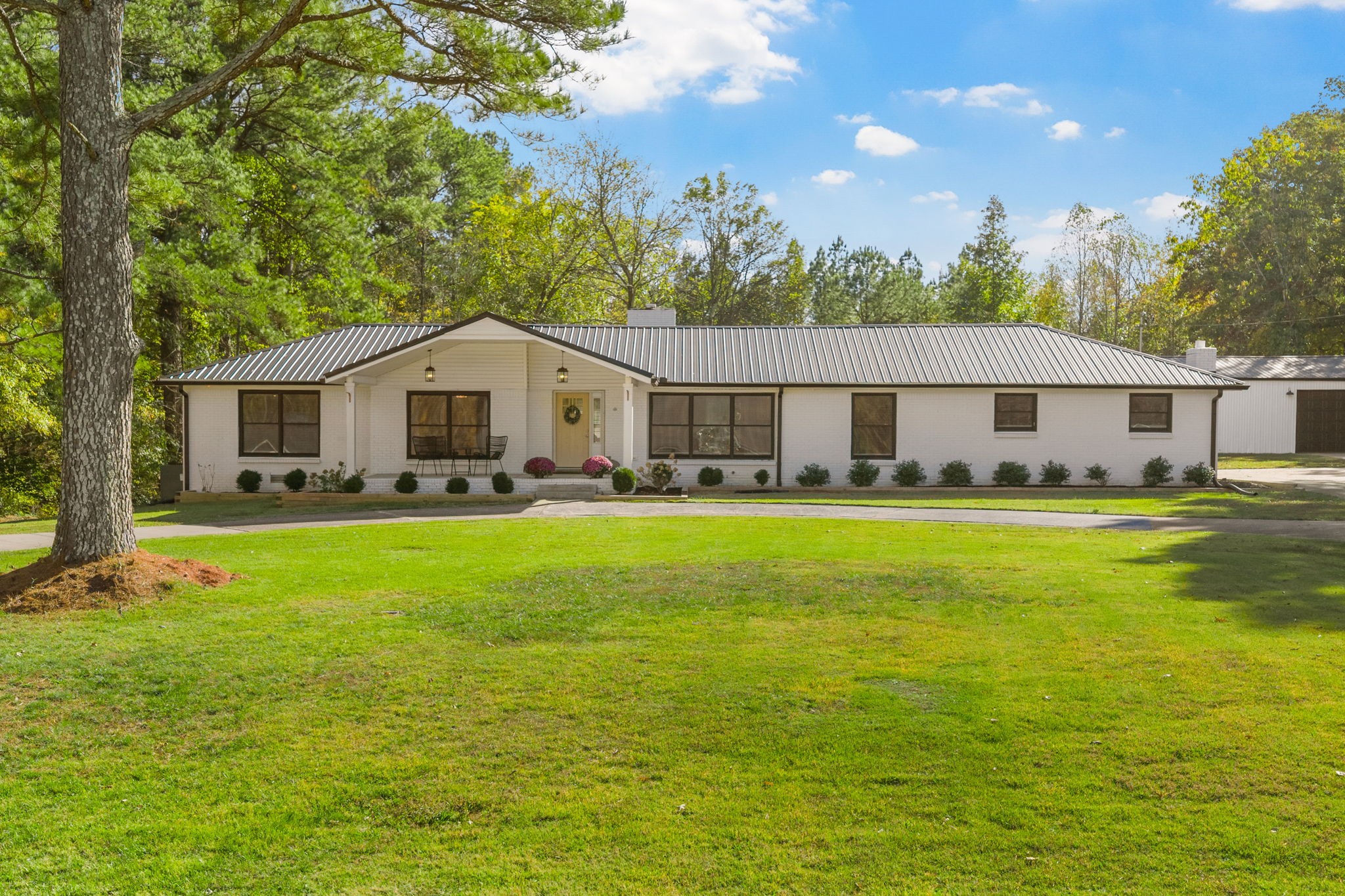 Clarksville, Tennessee, 37040, United States, 4 Bedrooms Bedrooms, ,3 BathroomsBathrooms,Residential,For Sale,1988852