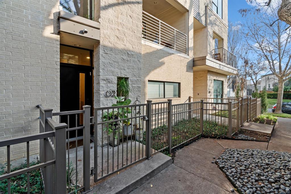 Dallas, Texas, 75219, United States, 2 Bedrooms Bedrooms, ,3 BathroomsBathrooms,Residential,For Sale,1911883