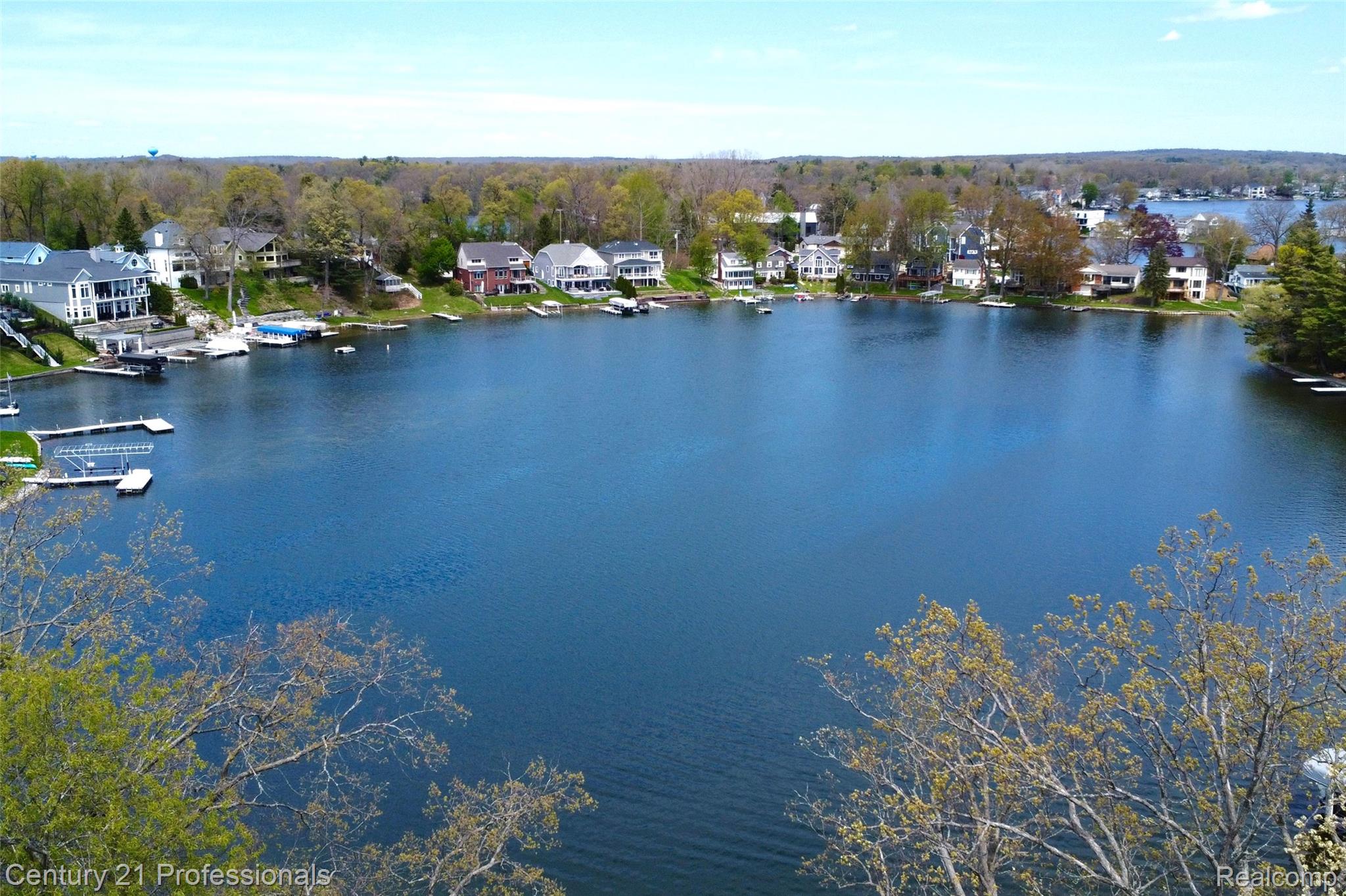 LakeOrion, Michigan, 48362, United States, 2 Bedrooms Bedrooms, ,2 BathroomsBathrooms,Residential,For Sale,2005398