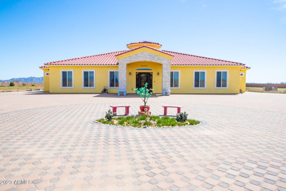 Witmann, Arizona, 85361, United States, 6 Bedrooms Bedrooms, ,3 BathroomsBathrooms,Residential,For Sale,1977429