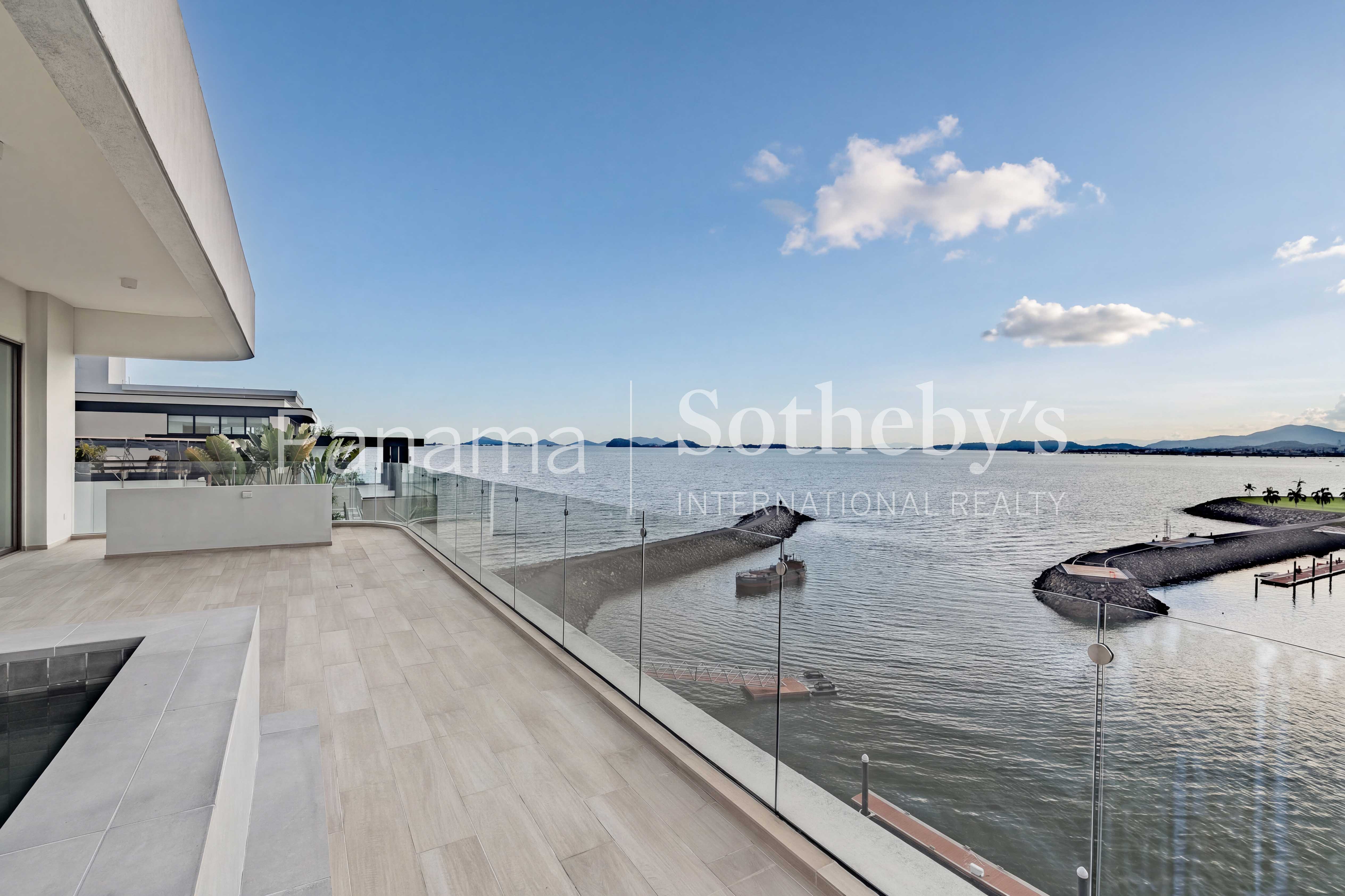  Two-Level Penthouse with Private Lap Pool  Skyhomes, Ocean Reef Islands - 物件實景