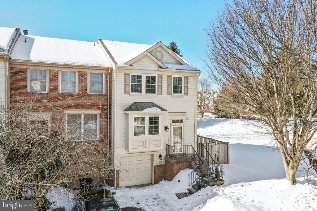 Sterling, Virginia, 20164, United States, 2 Bedrooms Bedrooms, ,3 BathroomsBathrooms,Residential,For Sale,2015095