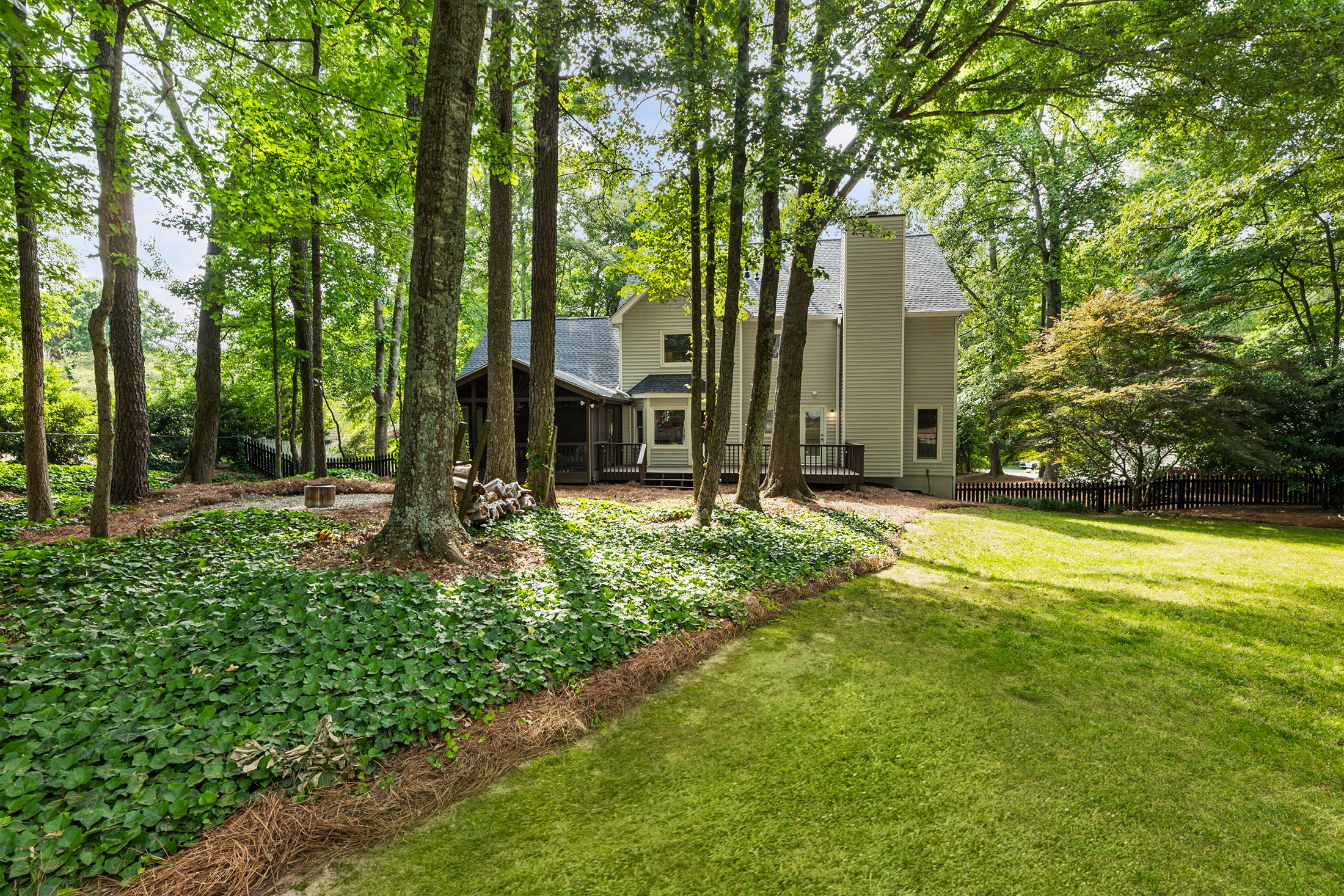  Andover North Home Blends Privacy and Convenience - 物件實景