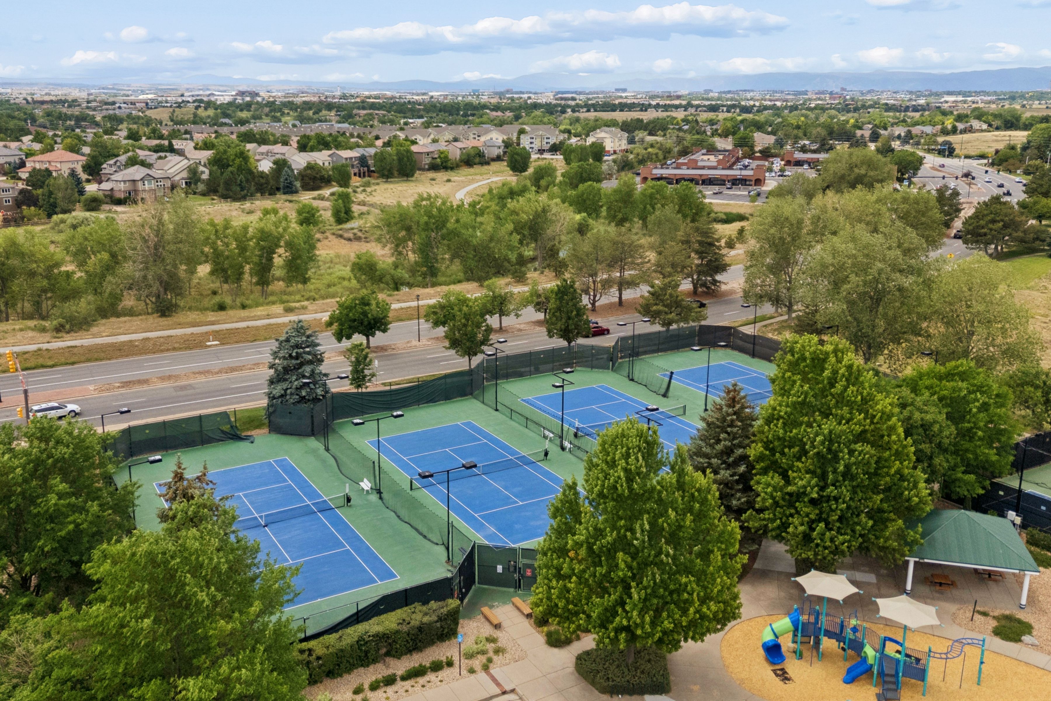  Nestled on a cul-de-sac in the sought-after Piney Creek neighborhood, - 物件實景