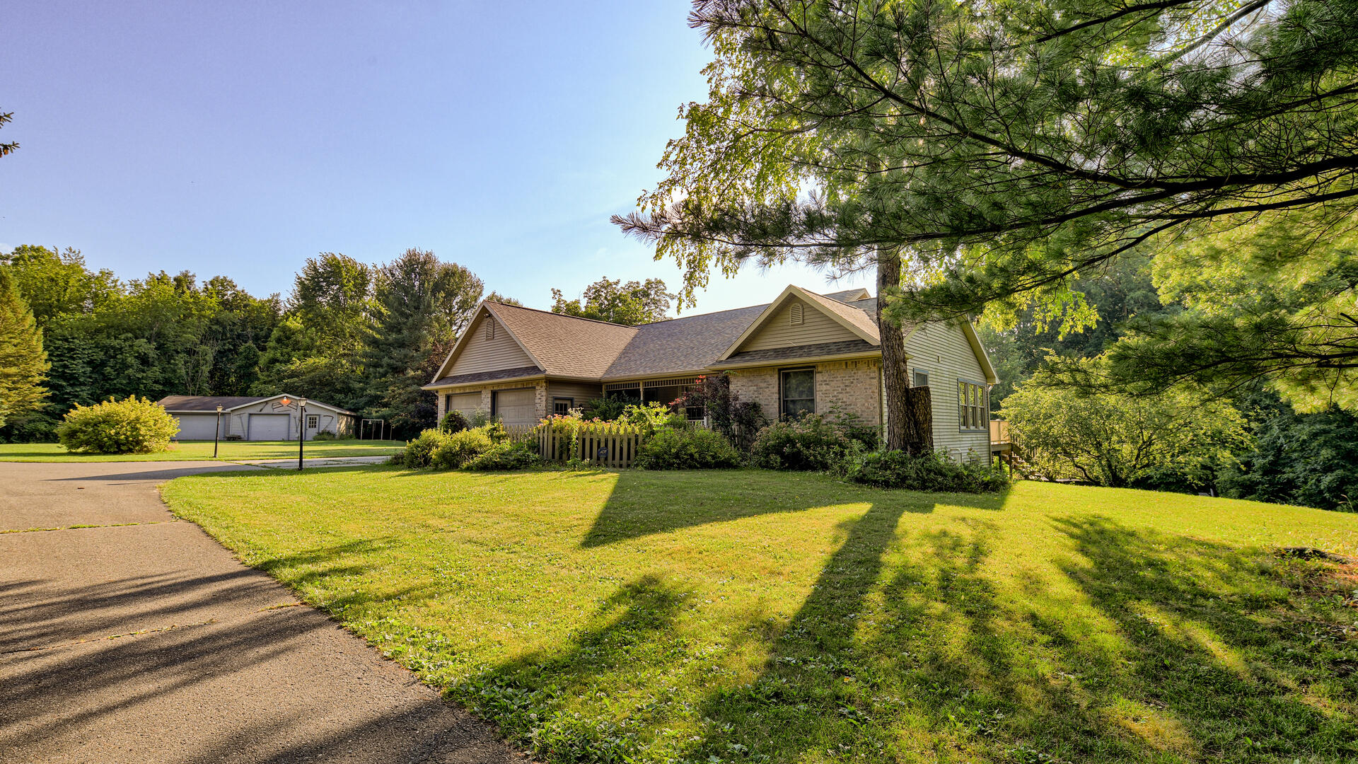 Portland, Michigan, 48875, United States, 5 Bedrooms Bedrooms, ,4 BathroomsBathrooms,Residential,For Sale,1928333